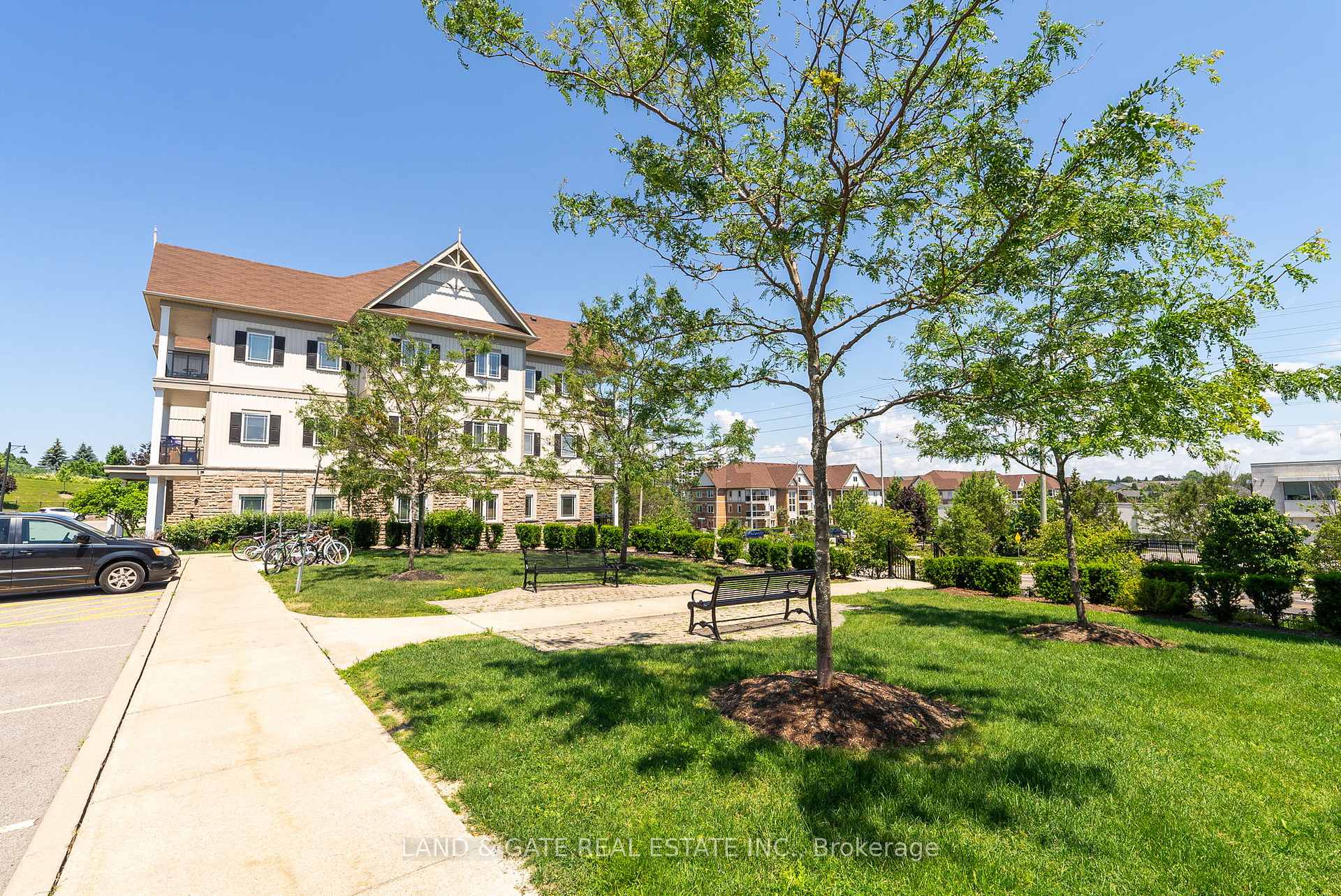 Photo 4 of Unit 209, 1 Sidney Lane, Clarington, Bowmanville — HOMEH