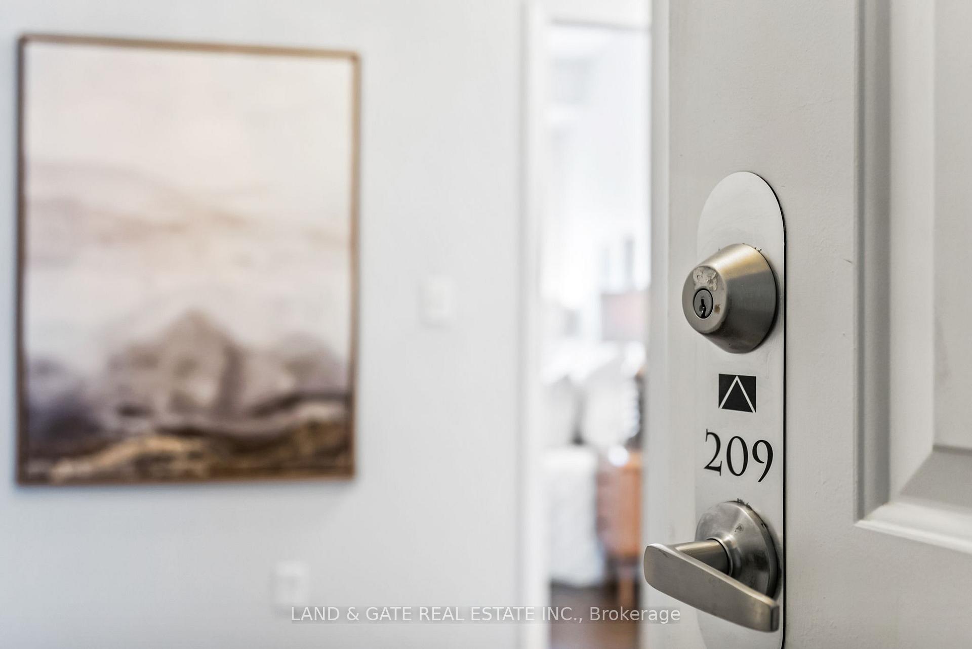 Photo 6 of Unit 209, 1 Sidney Lane, Clarington, Bowmanville — HOMEH