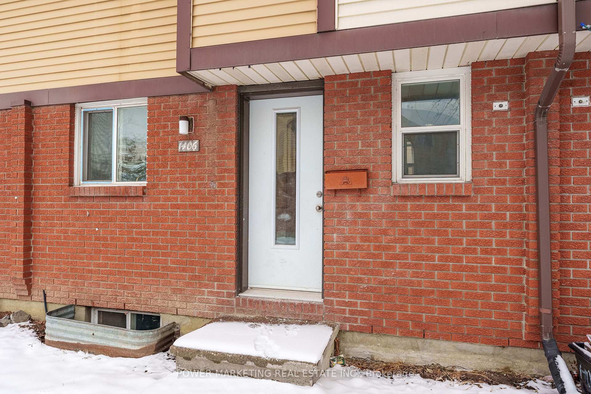 Photo 5 of 2-1406 Foxwell Street, Ottawa, Pineview — HOMEH