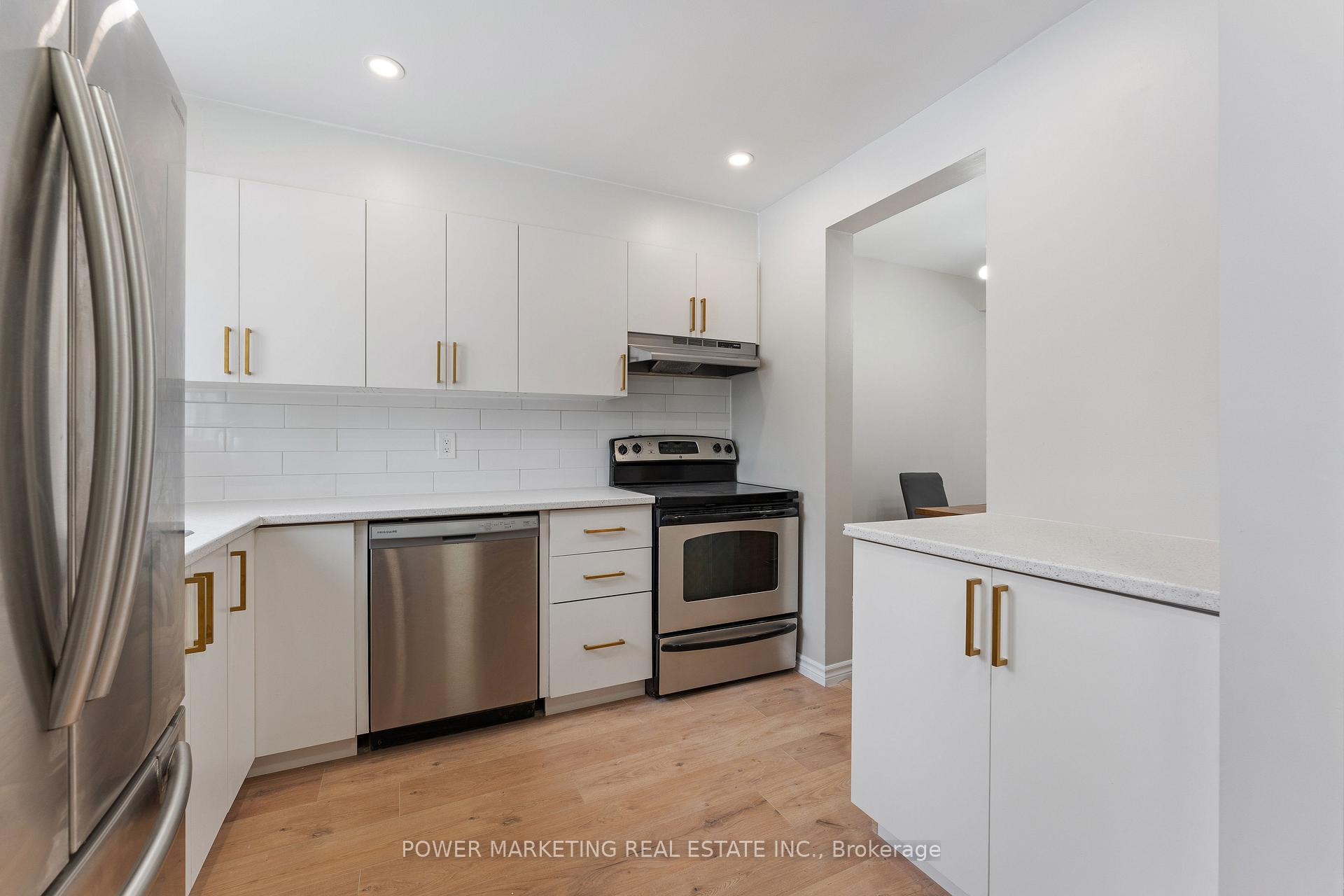 Photo 8 of 2-1406 Foxwell Street, Ottawa, Pineview — HOMEH