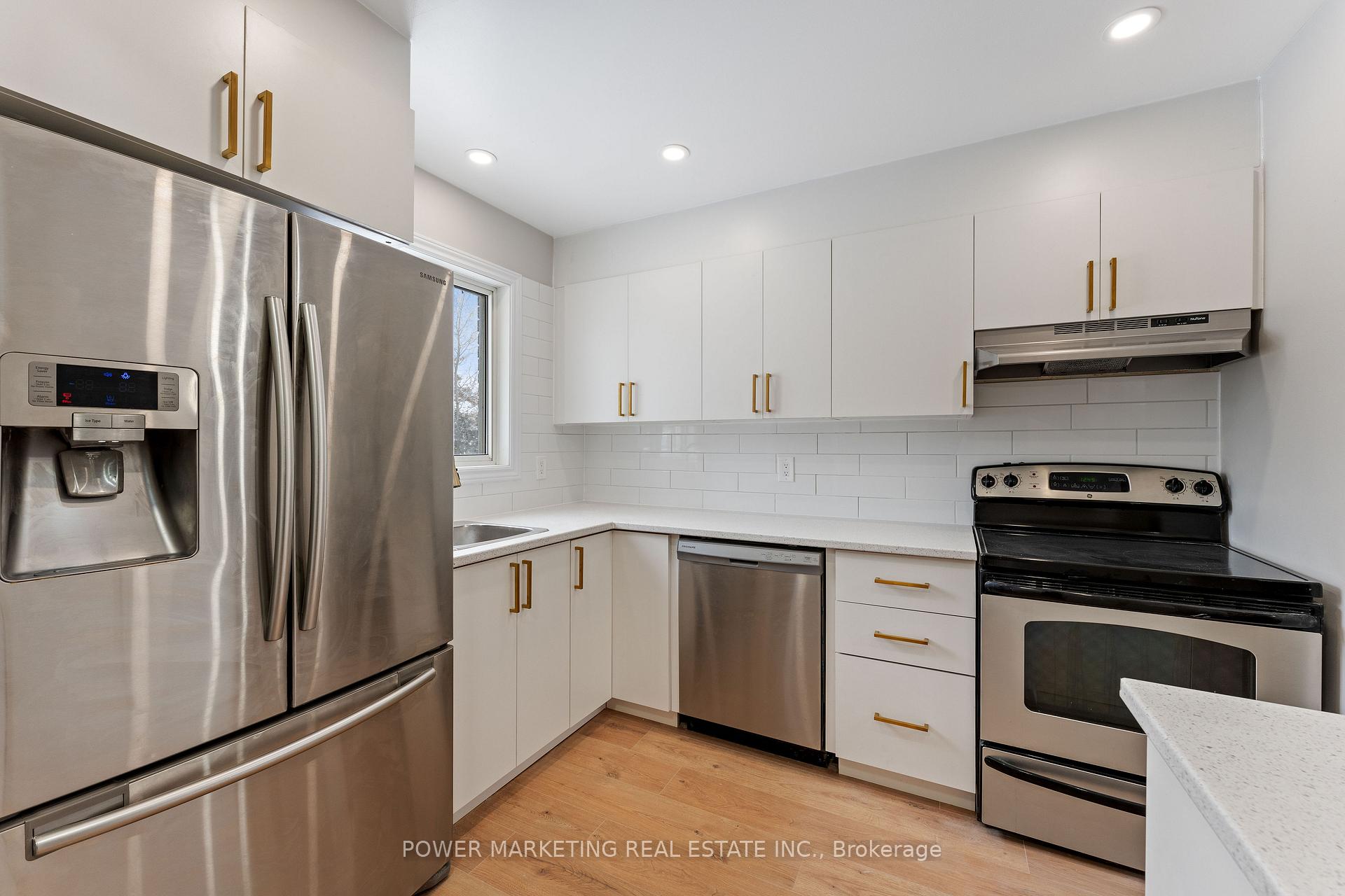 Photo 9 of 2-1406 Foxwell Street, Ottawa, Pineview — HOMEH