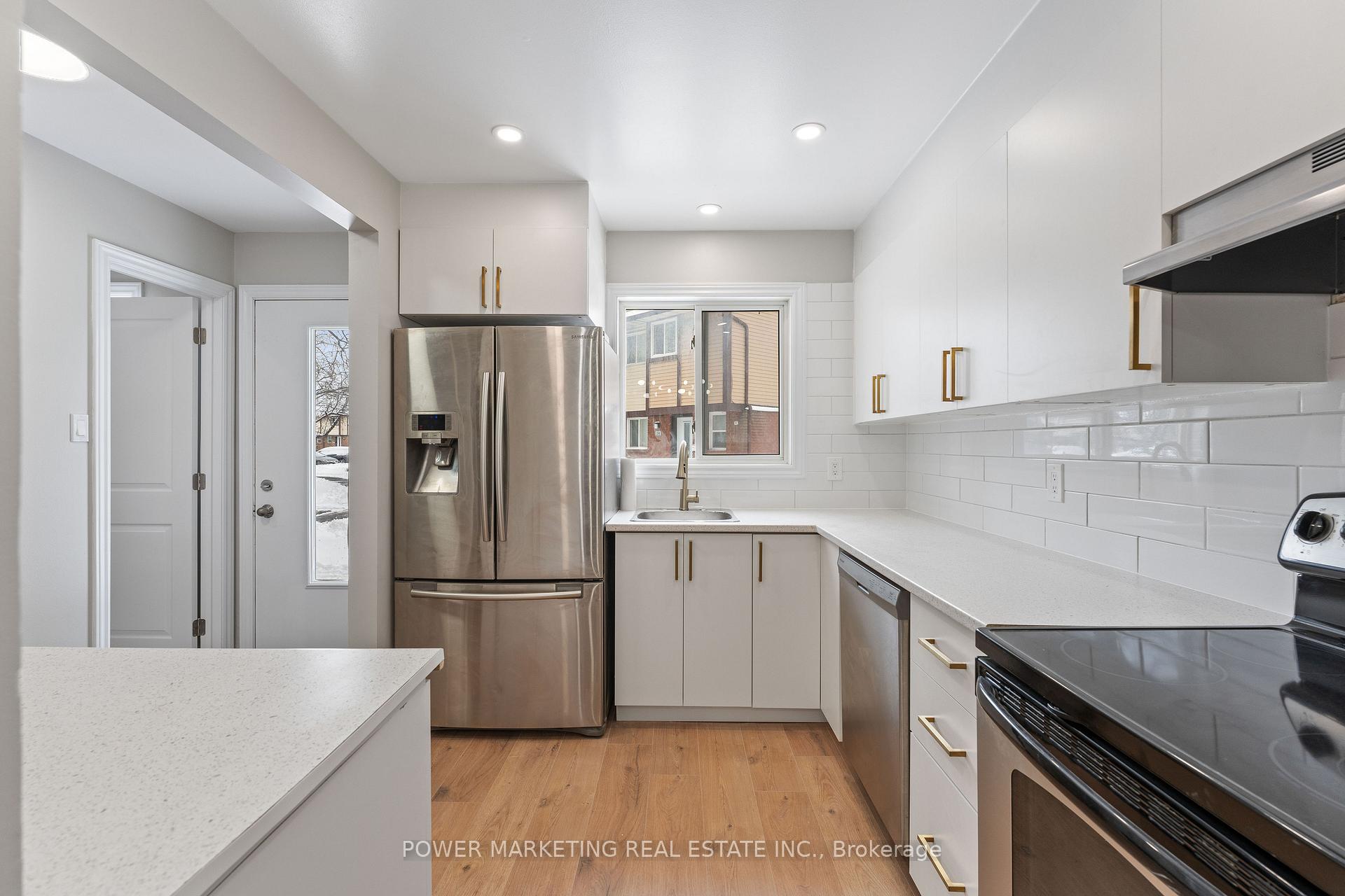 Photo 10 of 2-1406 Foxwell Street, Ottawa, Pineview — HOMEH