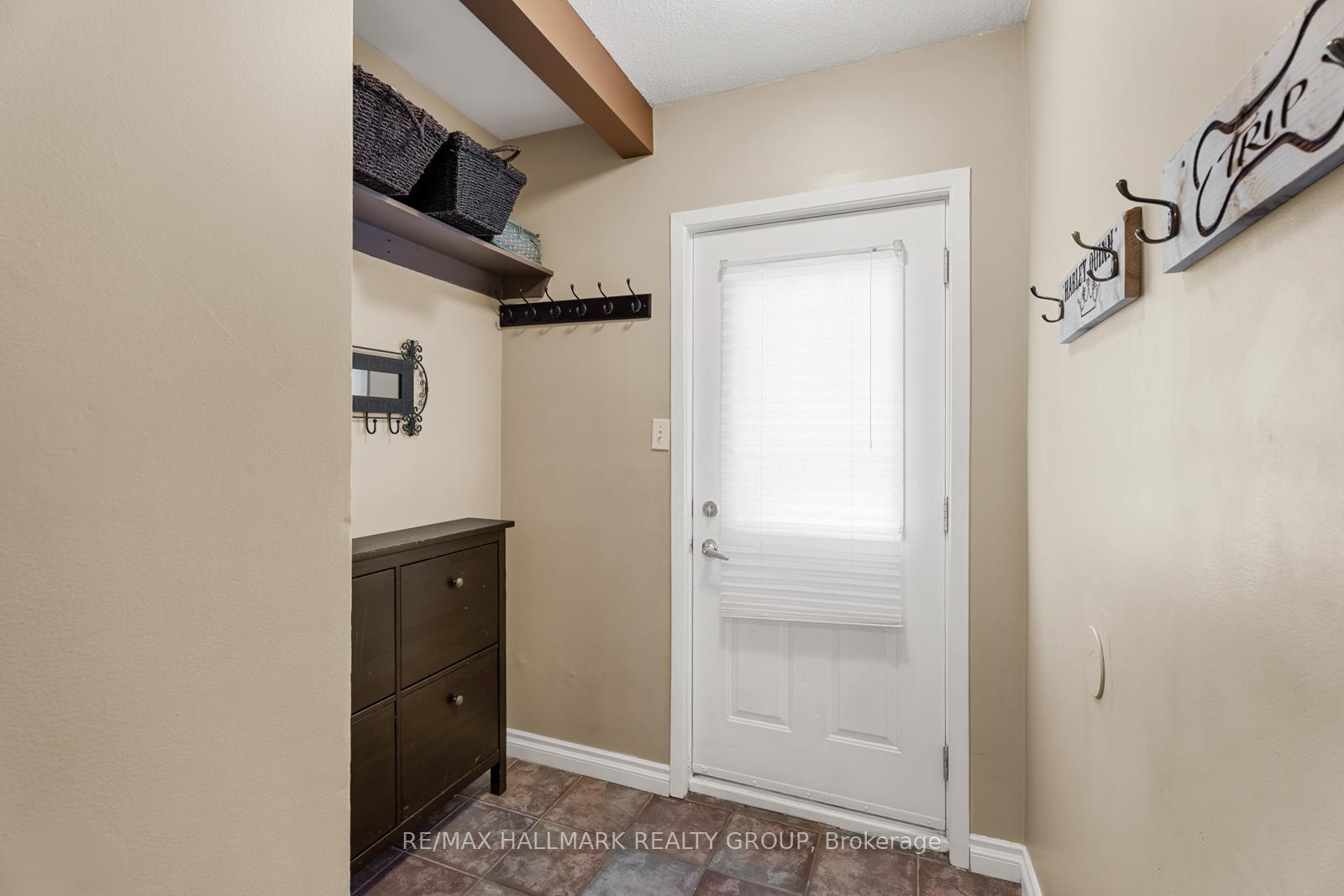Photo 3 of Unit 1, 164 Bentbrook Crescent, Ottawa, Barrhaven - Heritage Park — HOMEH