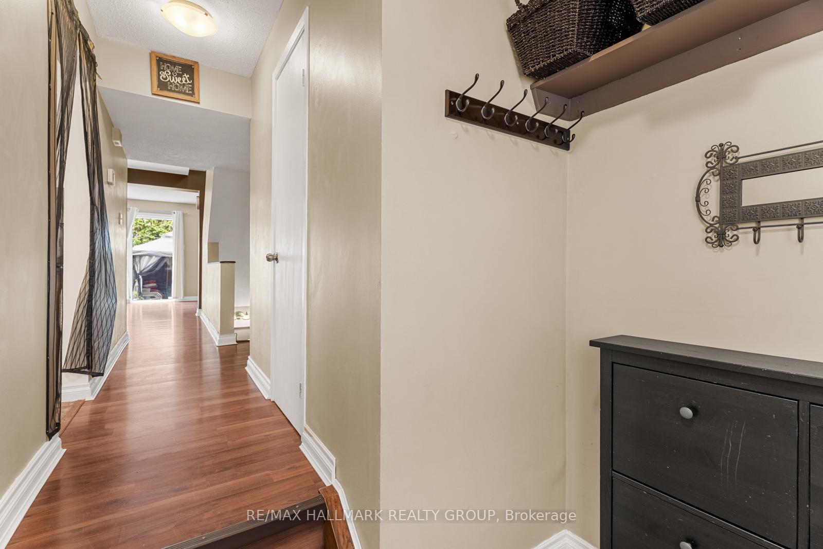 Photo 4 of Unit 1, 164 Bentbrook Crescent, Ottawa, Barrhaven - Heritage Park — HOMEH