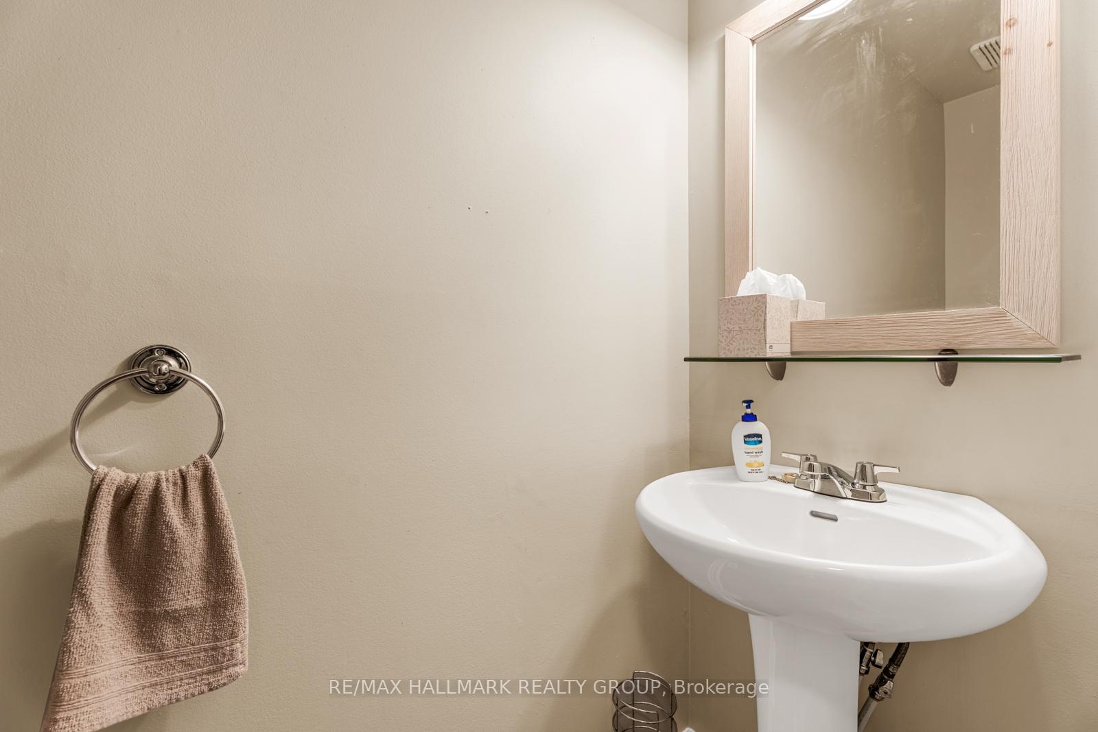 Photo 5 of Unit 1, 164 Bentbrook Crescent, Ottawa, Barrhaven - Heritage Park — HOMEH