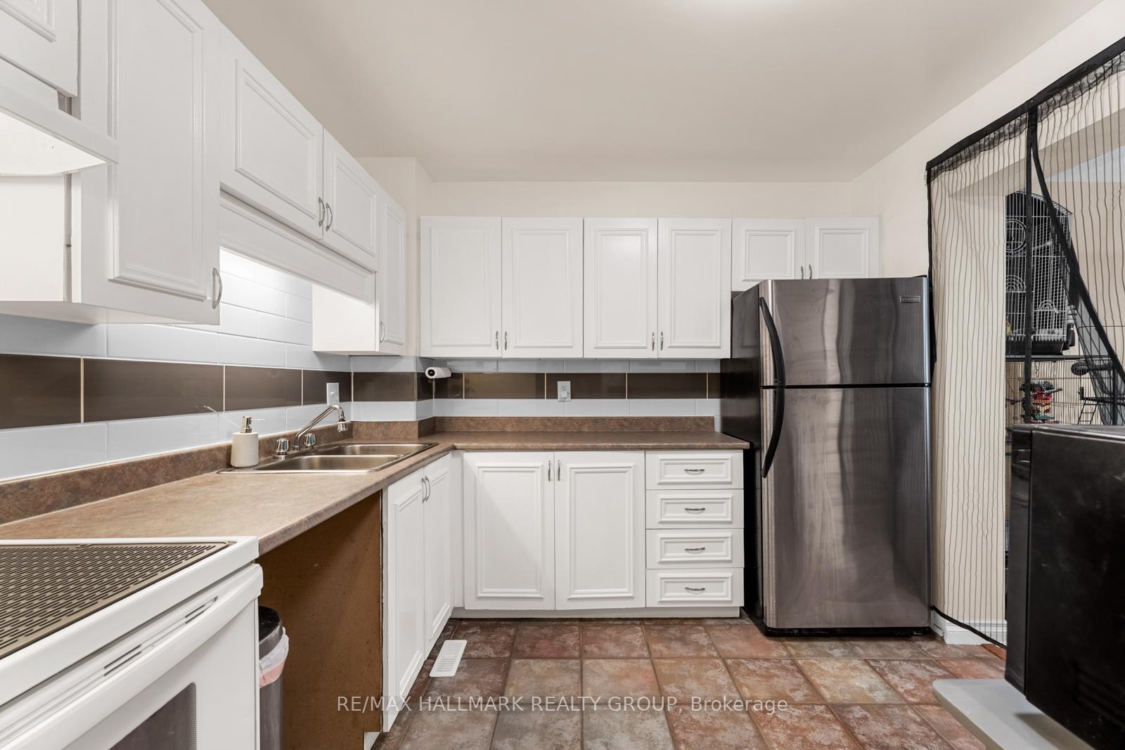 Photo 6 of Unit 1, 164 Bentbrook Crescent, Ottawa, Barrhaven - Heritage Park — HOMEH