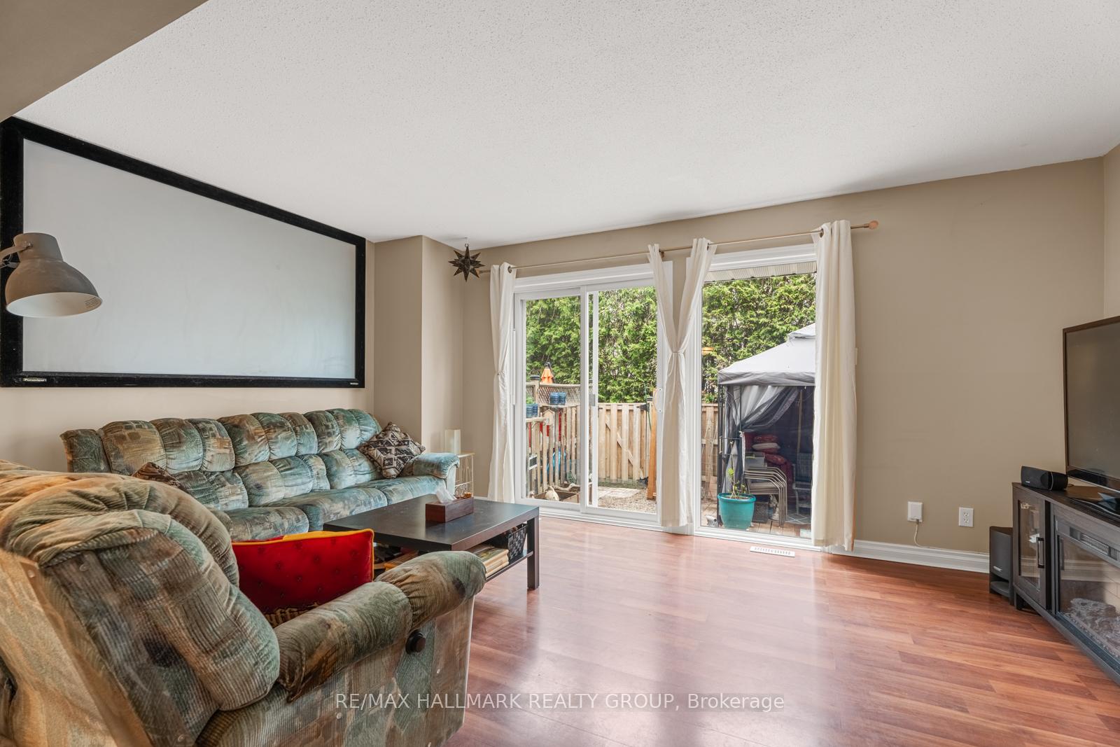 Photo 8 of Unit 1, 164 Bentbrook Crescent, Ottawa, Barrhaven - Heritage Park — HOMEH