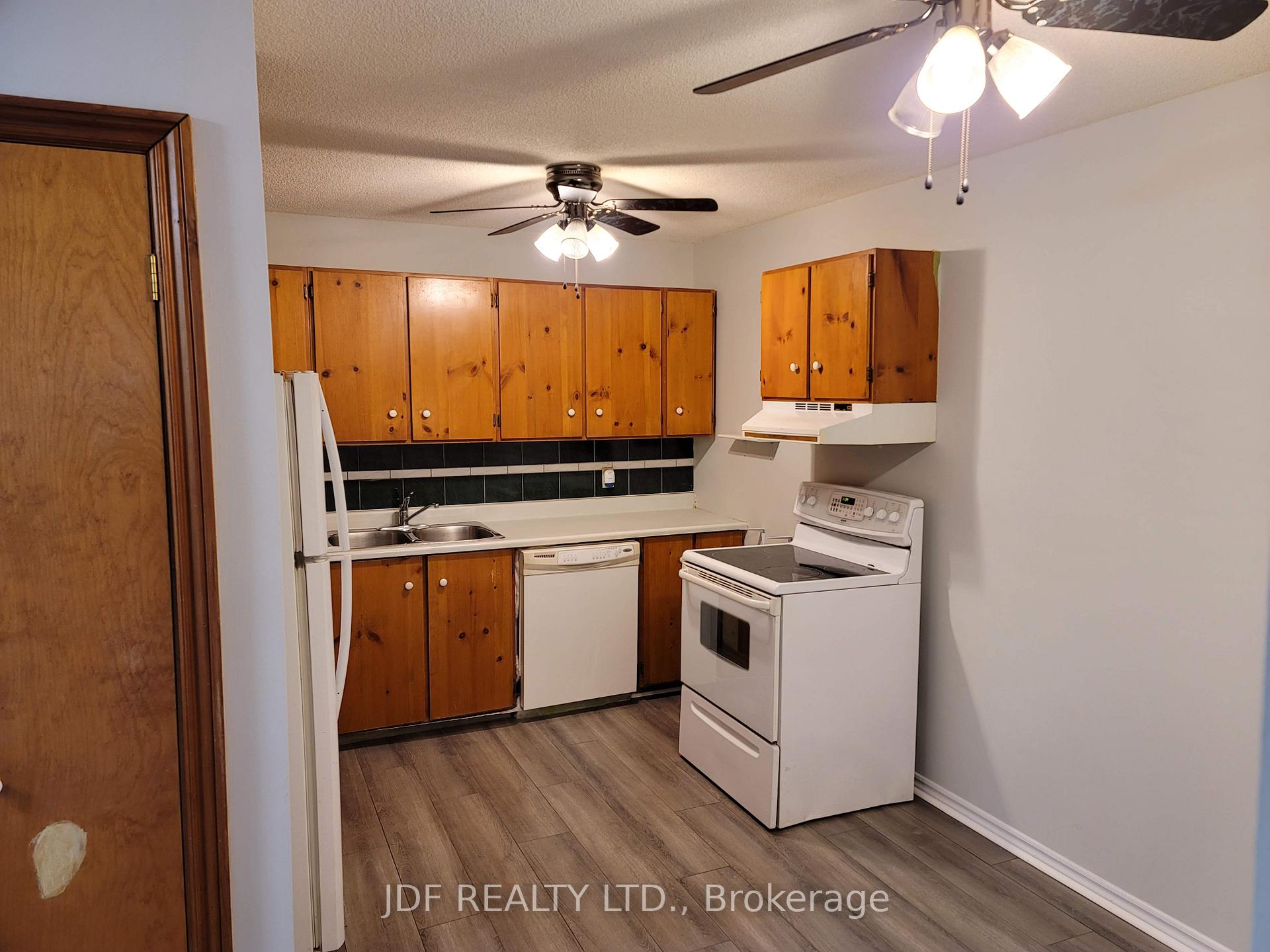 Photo 12 of 71 Victoria Street, Aurora, Aurora Village — HOMEH
