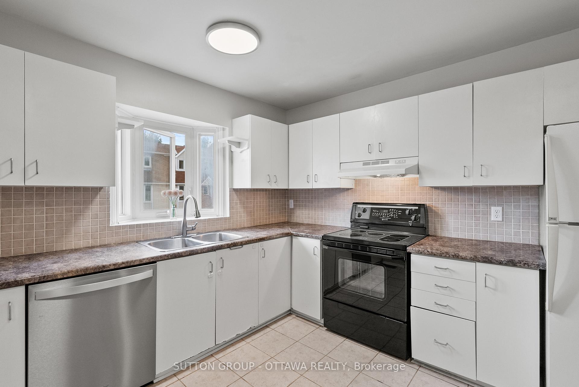 Photo 13 of 55 Lightfoot Place, Ottawa, Kanata - Katimavik — HOMEH