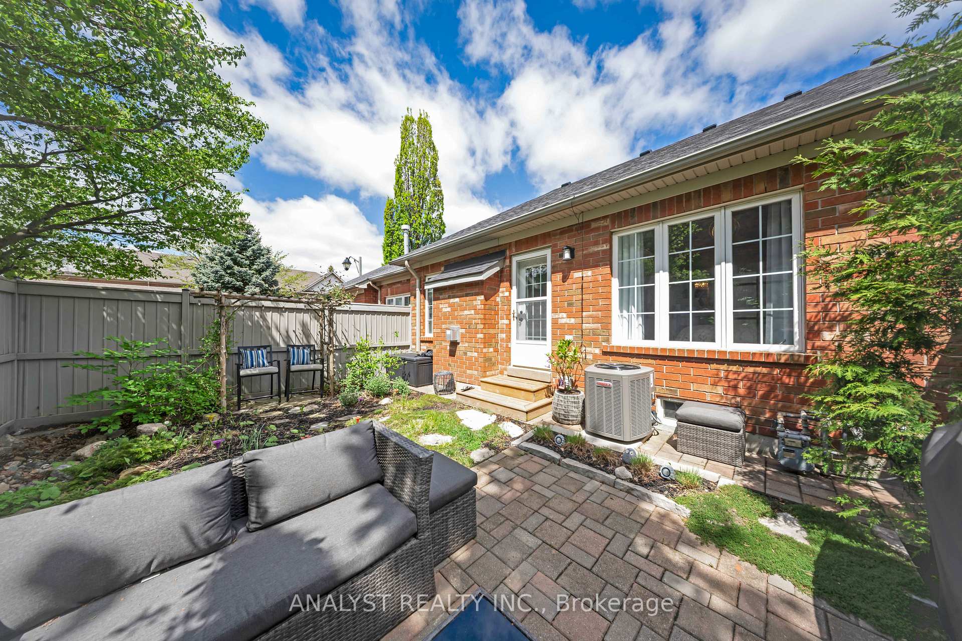 Photo 32 of 34 Carriage Walk, Aurora, Bayview Wellington — HOMEH