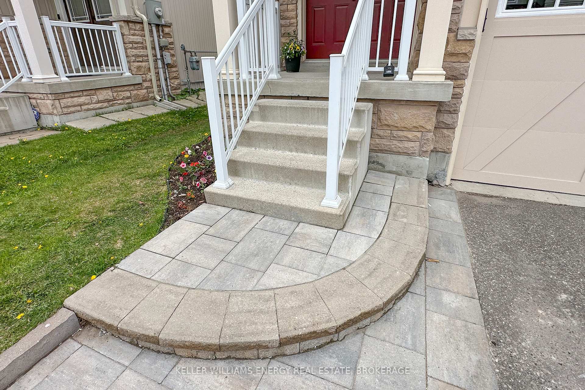 Photo 3 of Unit 40, 66 Connell Lane, Clarington, Bowmanville — HOMEH