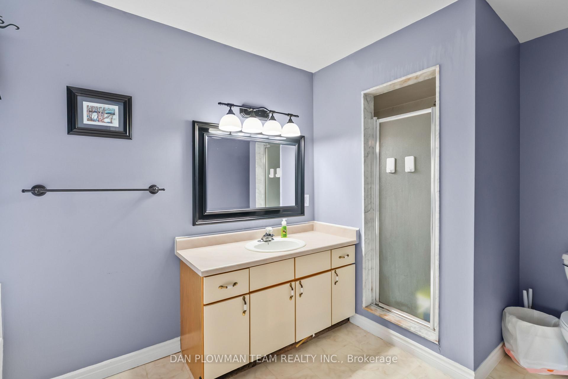 Photo 23 of 38 Hemmingway Drive, Clarington, Courtice — HOMEH