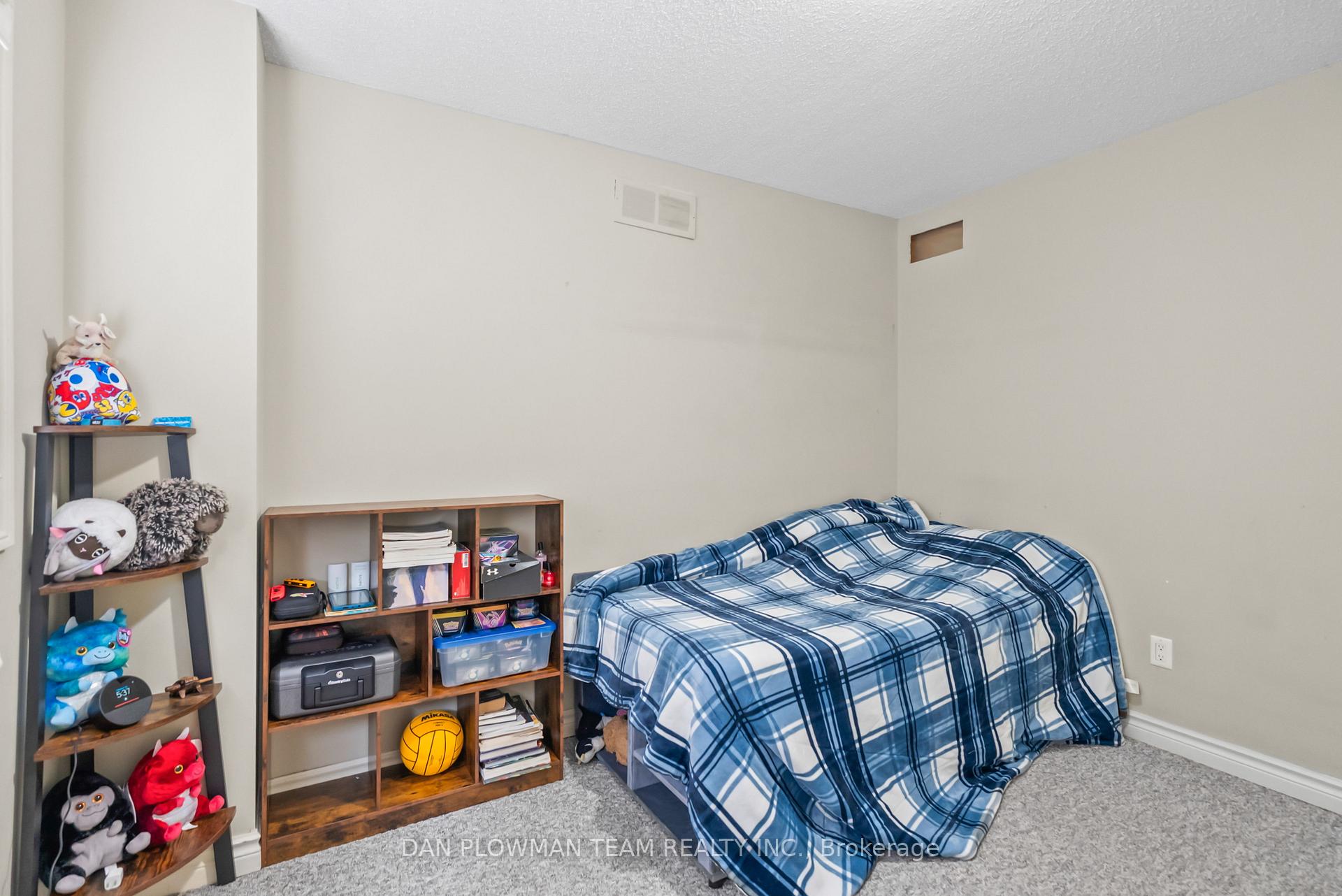 Photo 29 of 38 Hemmingway Drive, Clarington, Courtice — HOMEH