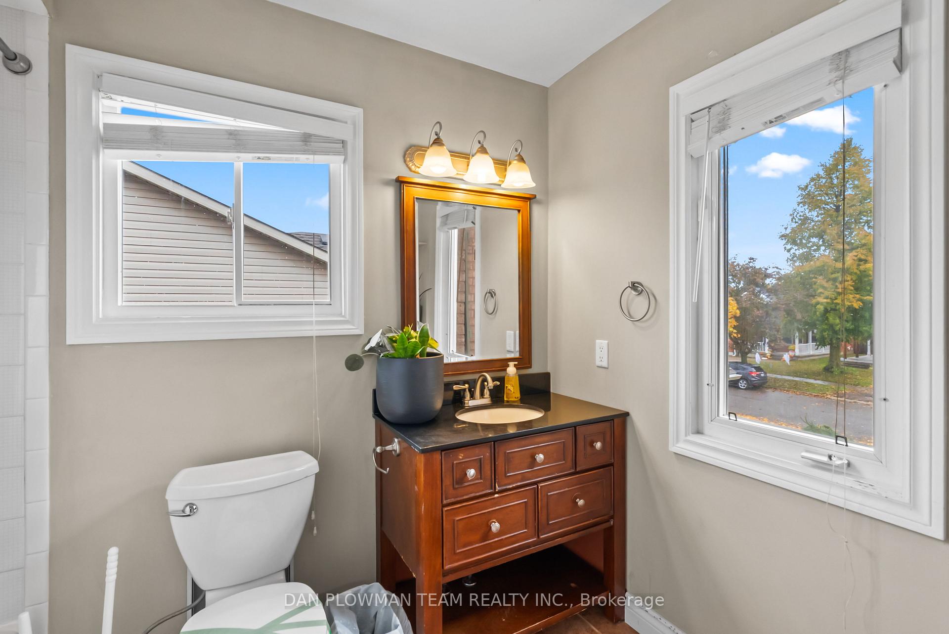 Photo 31 of 38 Hemmingway Drive, Clarington, Courtice — HOMEH