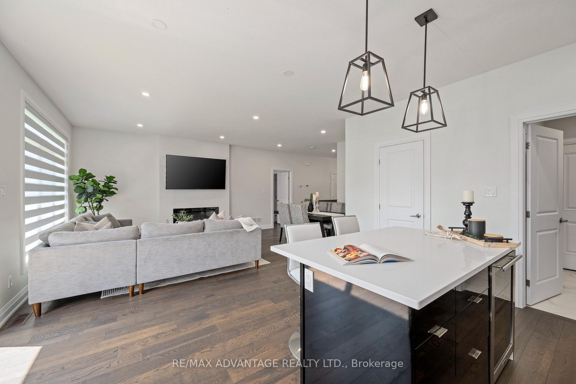 Photo 13 of Unit 5, 383 Daventry Way, Middlesex Centre, Rural Middlesex Centre — HOMEH