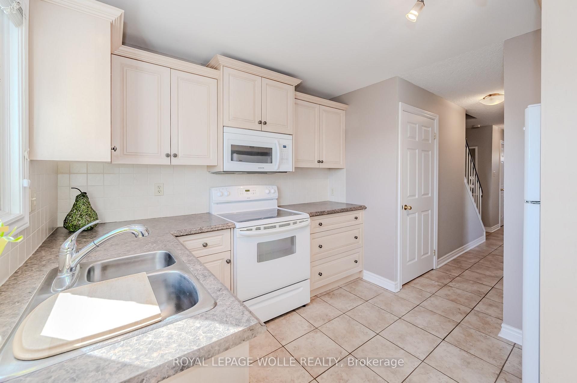Photo 12 of Unit 33, 25 Upper Canada Drive, Kitchener — HOMEH