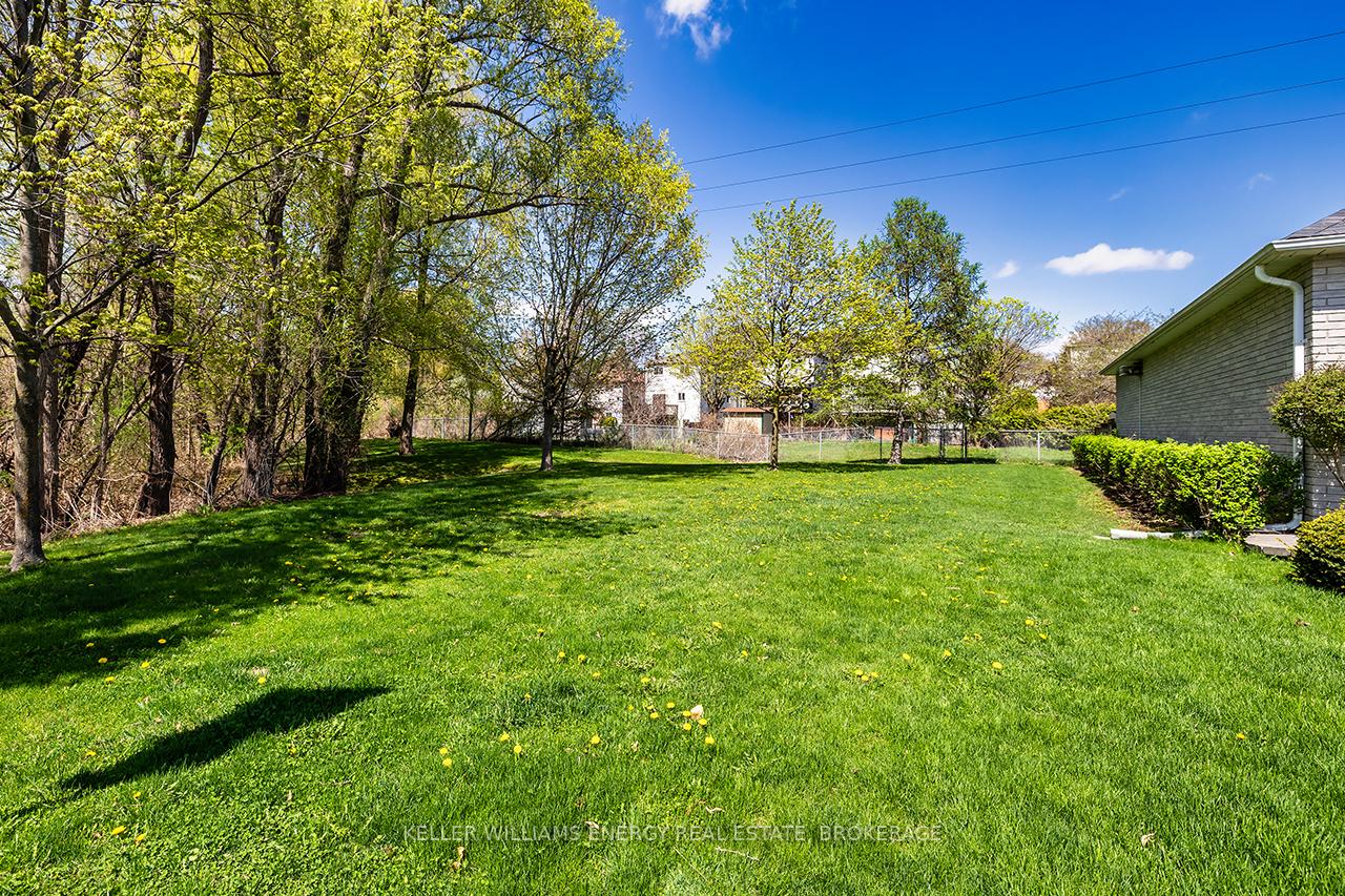 Photo 3 of Unit 1, 1111 Wilson Road N, Oshawa, Pinecrest — HOMEH