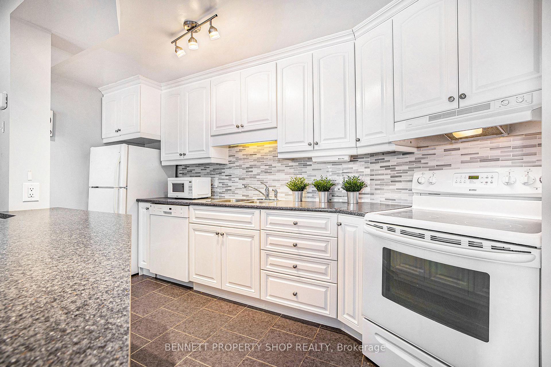 Photo 12 of Unit 705, 1171 Ambleside Drive, Ottawa, Woodroffe — HOMEH