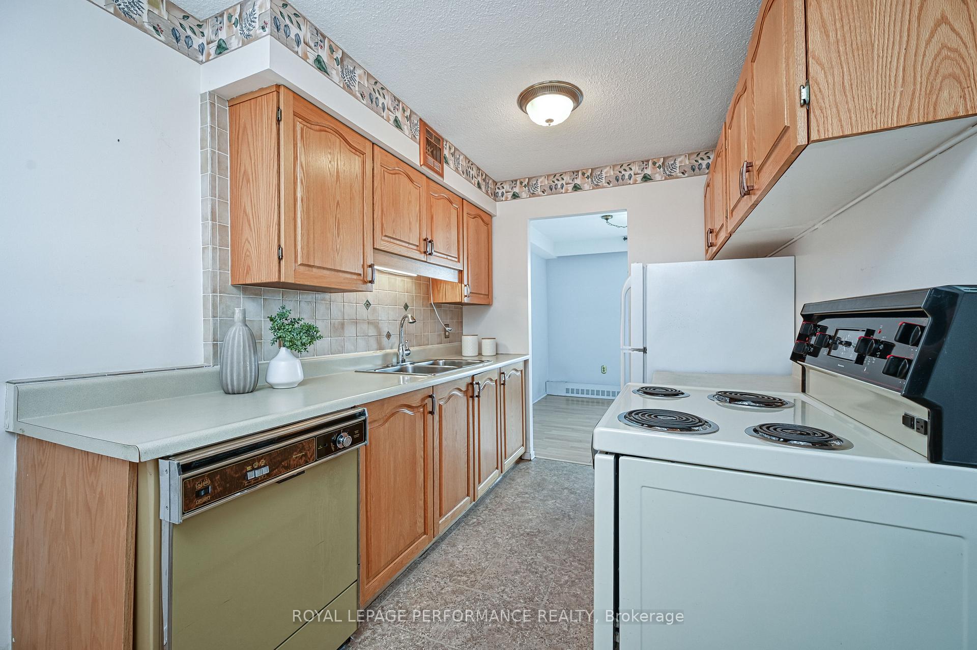 Photo 19 of Unit 308, 2400 Virginia Drive, Ottawa, Guildwood Estates - Urbandale Acres — HOMEH