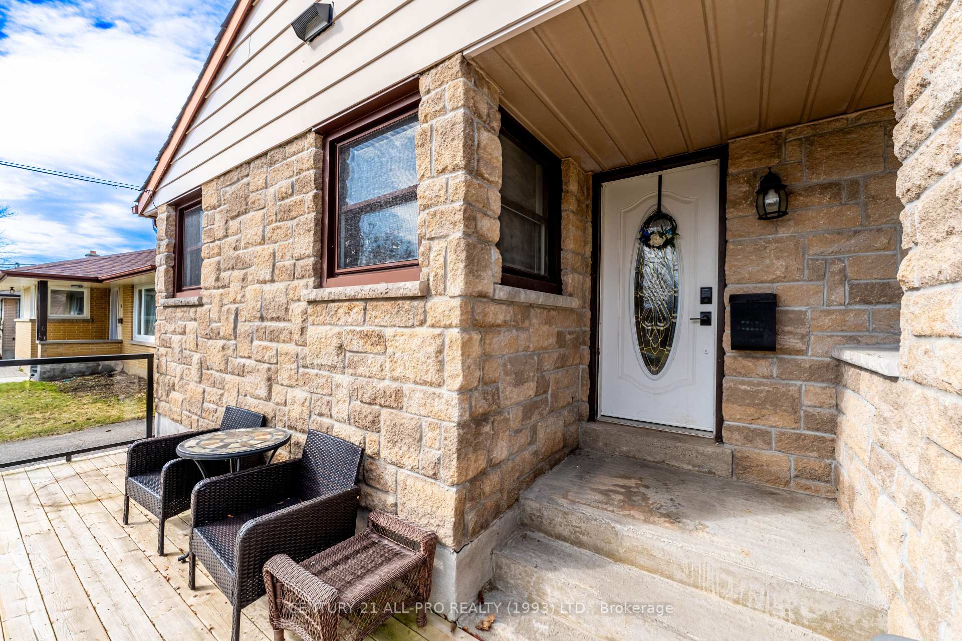 Photo 3 of 621 Ruth Street, Cobourg — HOMEH