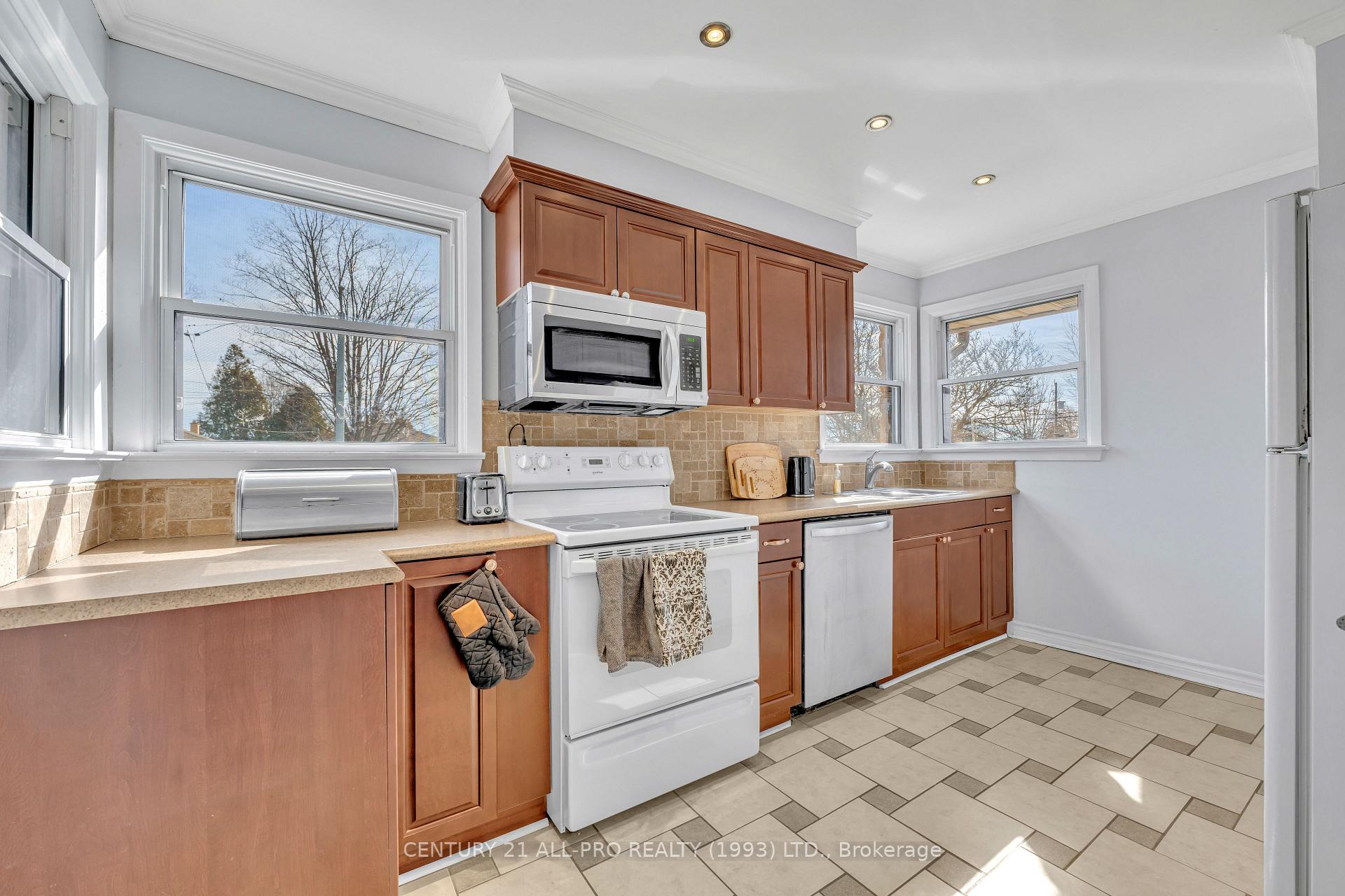 Photo 7 of 621 Ruth Street, Cobourg — HOMEH