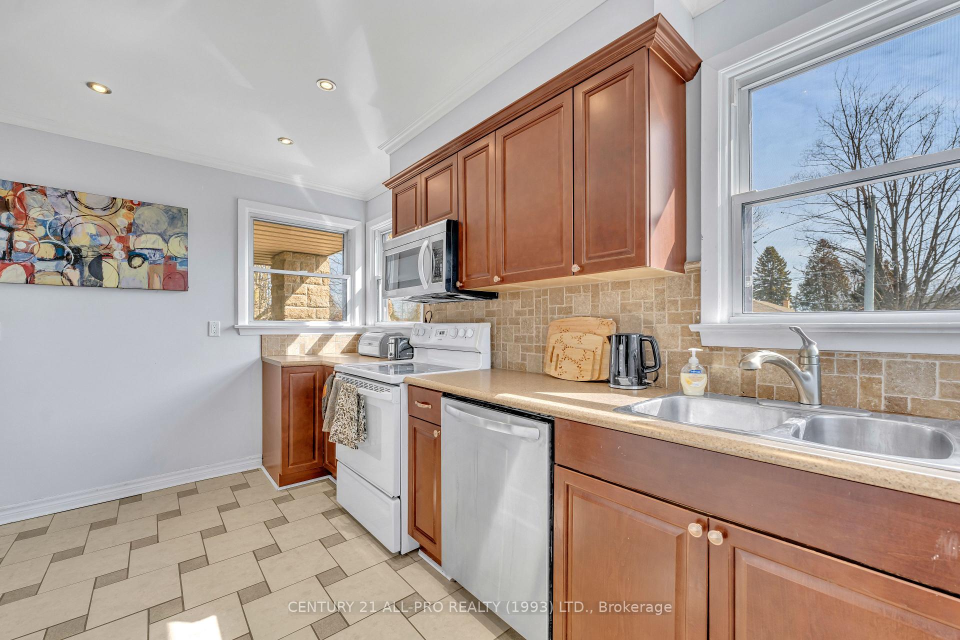Photo 8 of 621 Ruth Street, Cobourg — HOMEH