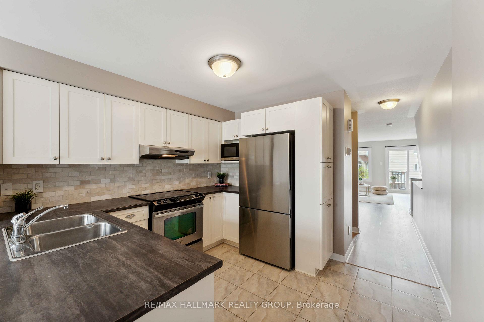 Photo 3 of 162 Bluestone Private, Ottawa, Avalon West — HOMEH