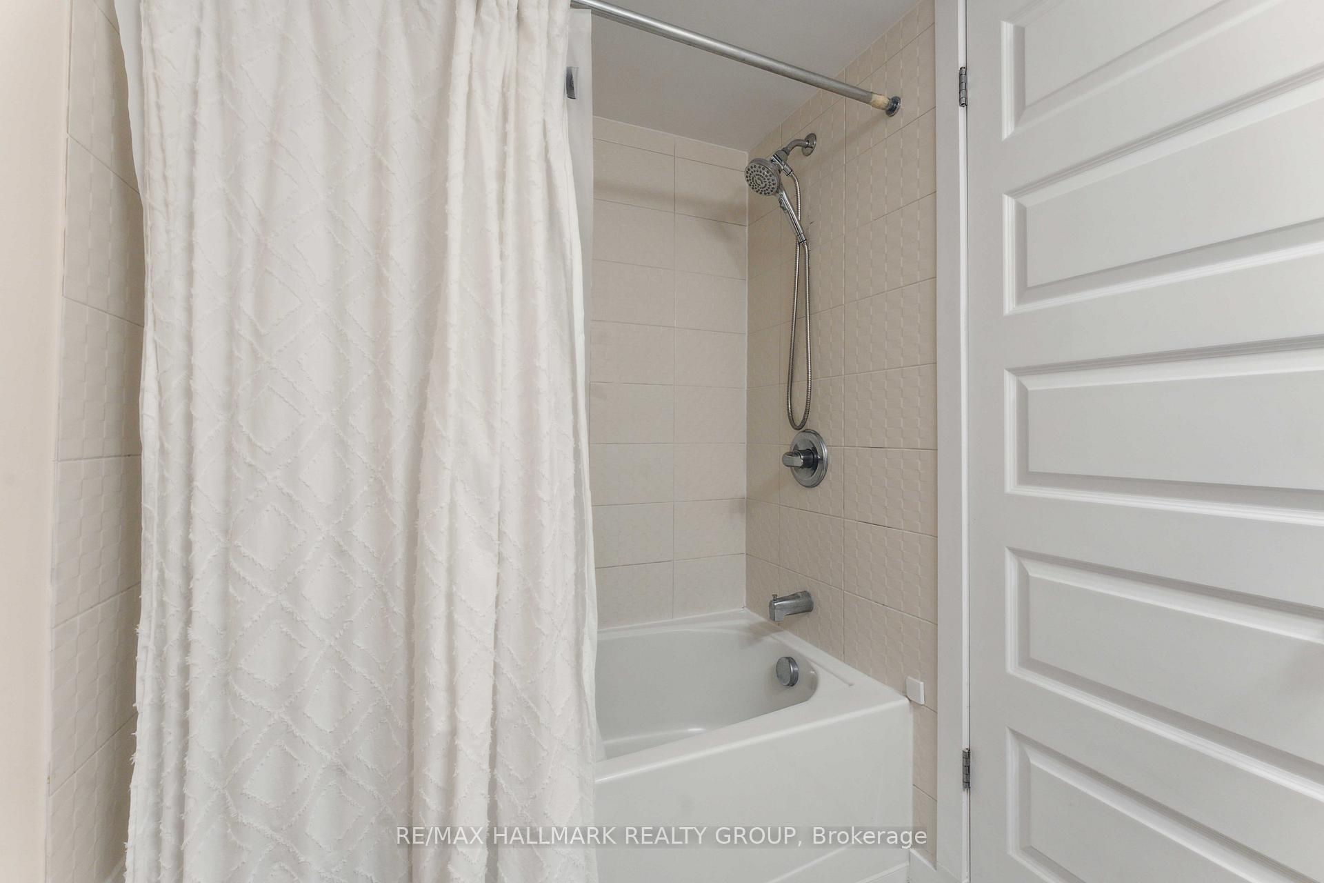 Photo 18 of 162 Bluestone Private, Ottawa, Avalon West — HOMEH