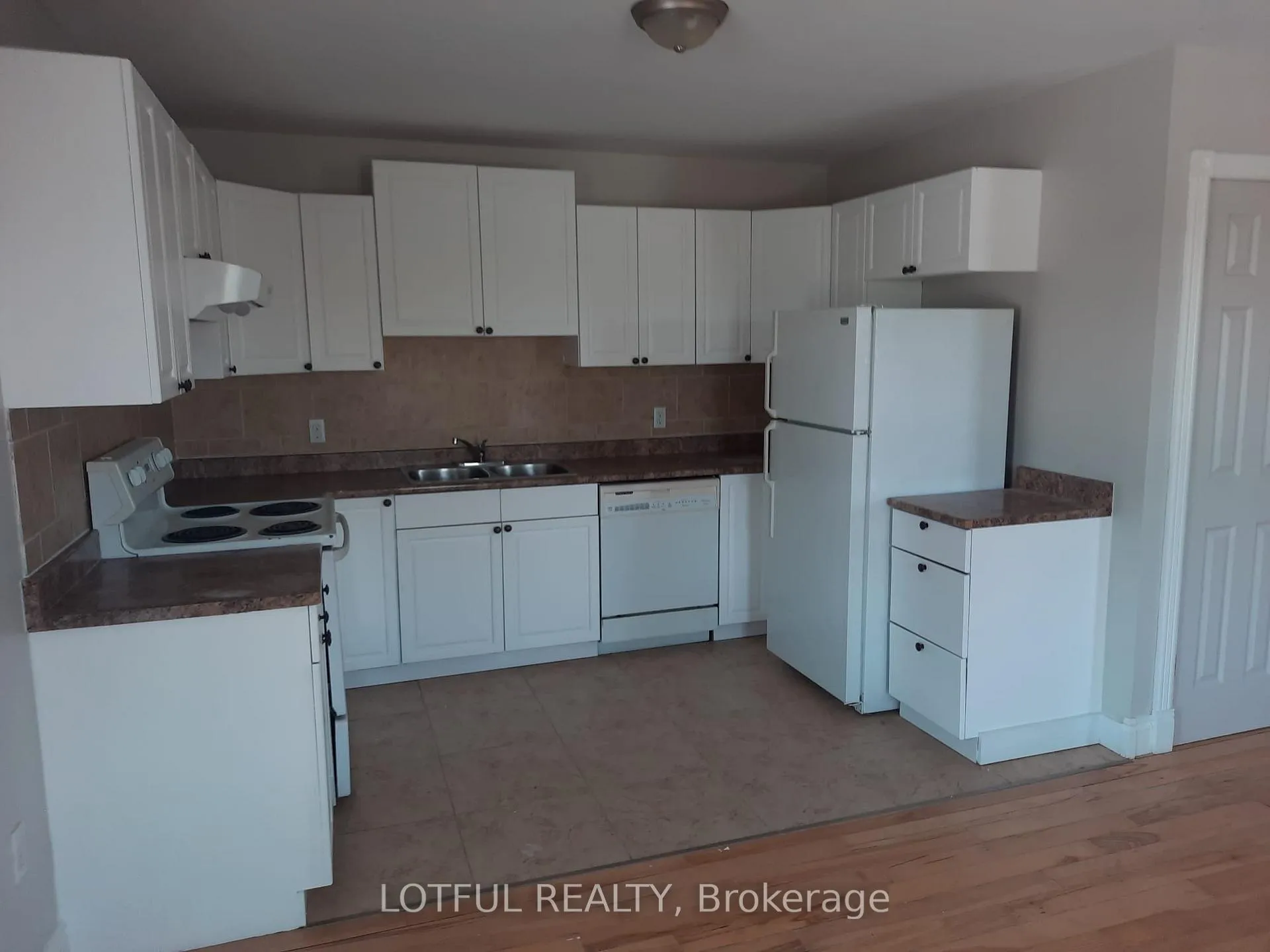Photo 5 of Unit 3, 2084 Dundas Street, Edwardsburgh/Cardinal, Town of Cardinal — HOMEH