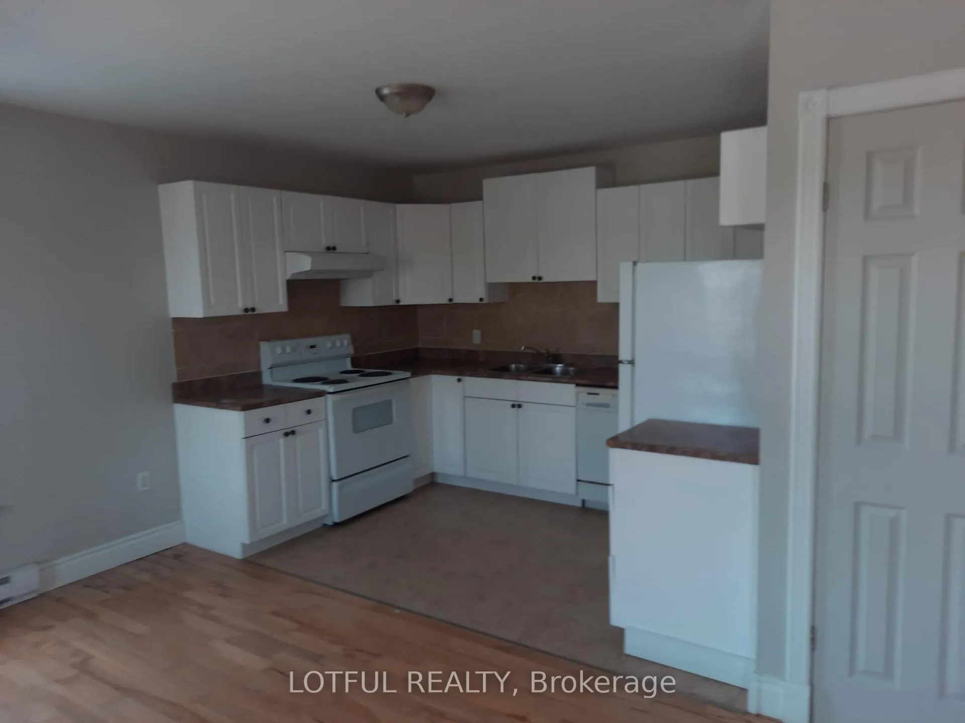 Photo 6 of Unit 3, 2084 Dundas Street, Edwardsburgh/Cardinal, Town of Cardinal — HOMEH