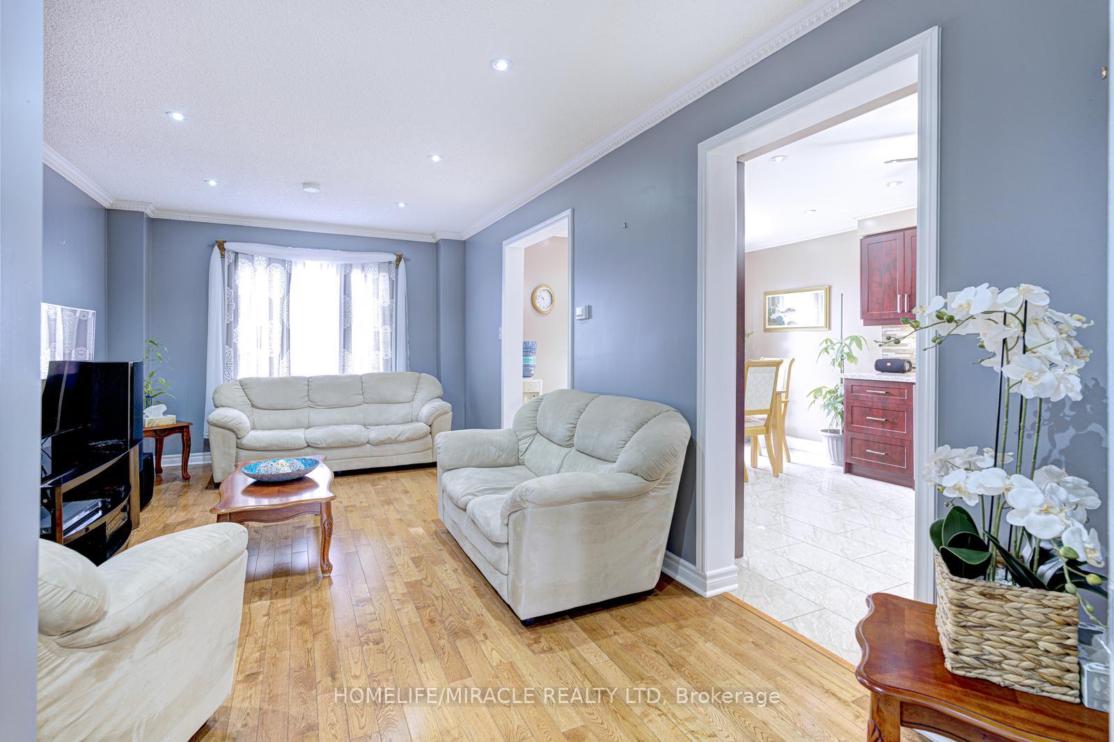 Photo 8 of 24 Raine Drive, Ajax, Central — HOMEH