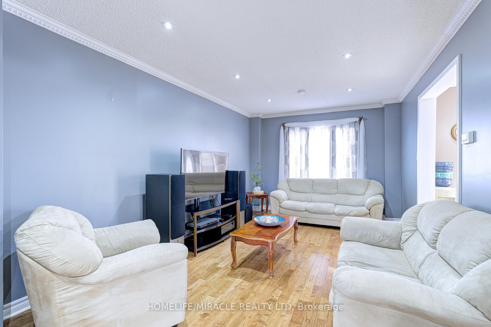 Photo 9 of 24 Raine Drive, Ajax, Central — HOMEH