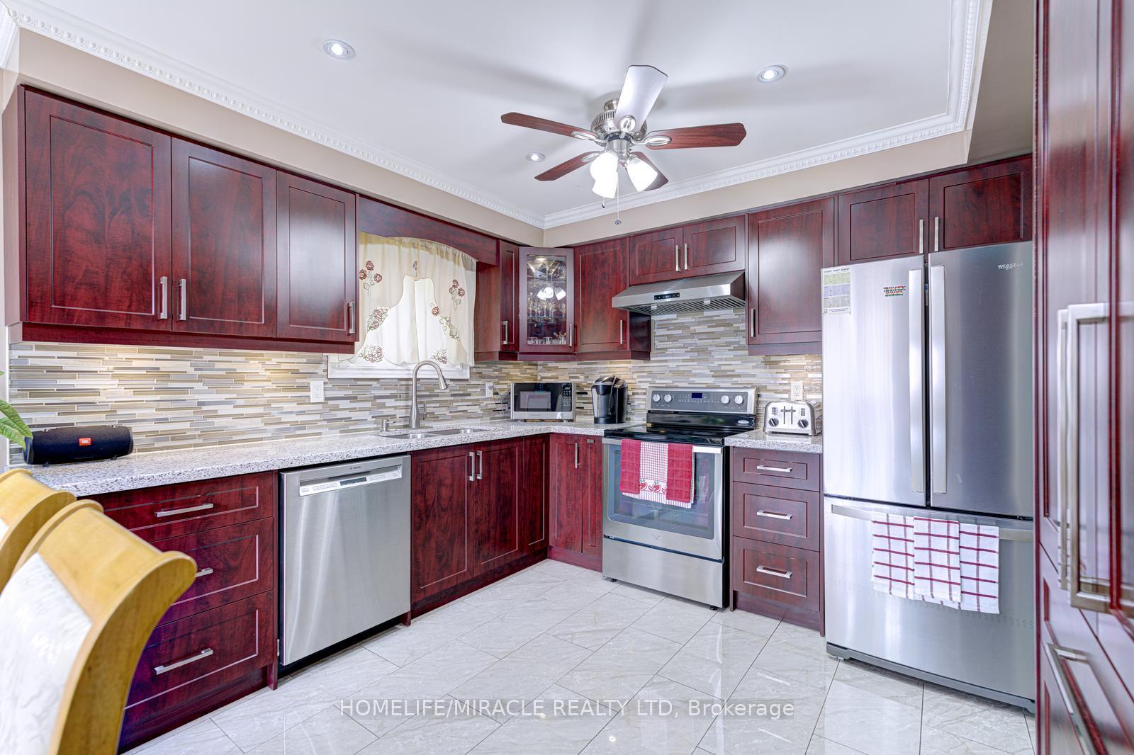 Photo 16 of 24 Raine Drive, Ajax, Central — HOMEH