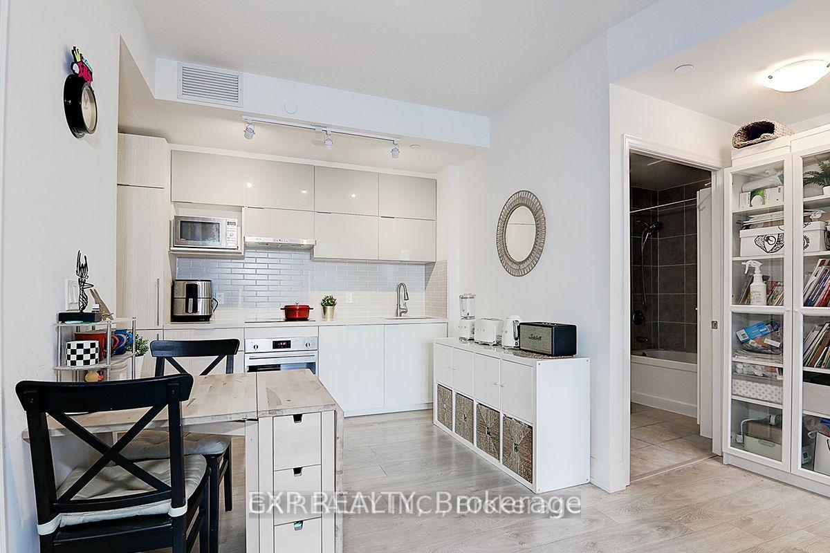 Photo 6 of Unit 829, 10 Rouge Valley Drive W, Markham, Unionville — HOMEH