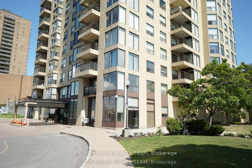 Front of Unit 1506, 545 St Laurent Boulevard