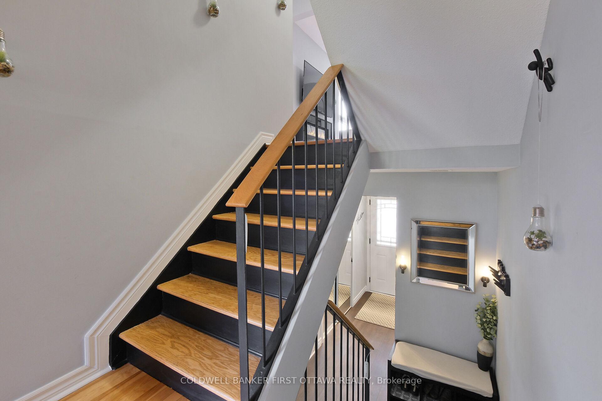 Photo 9 of 12 Carmichael Court, Ottawa, Kanata - Beaverbrook — HOMEH