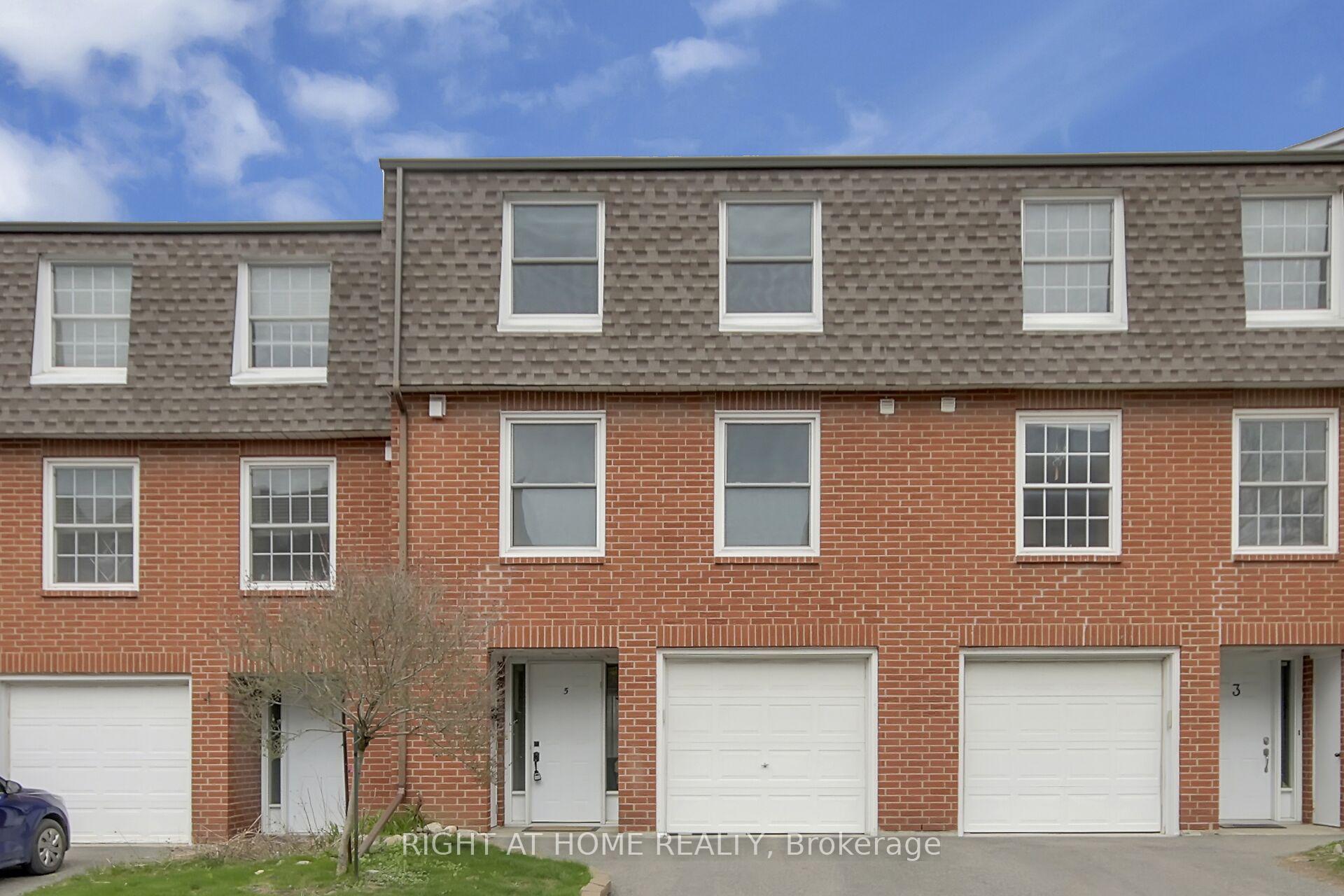 Photo 1 of 5 Moorside Private, Ottawa, Carleton Heights — HOMEH