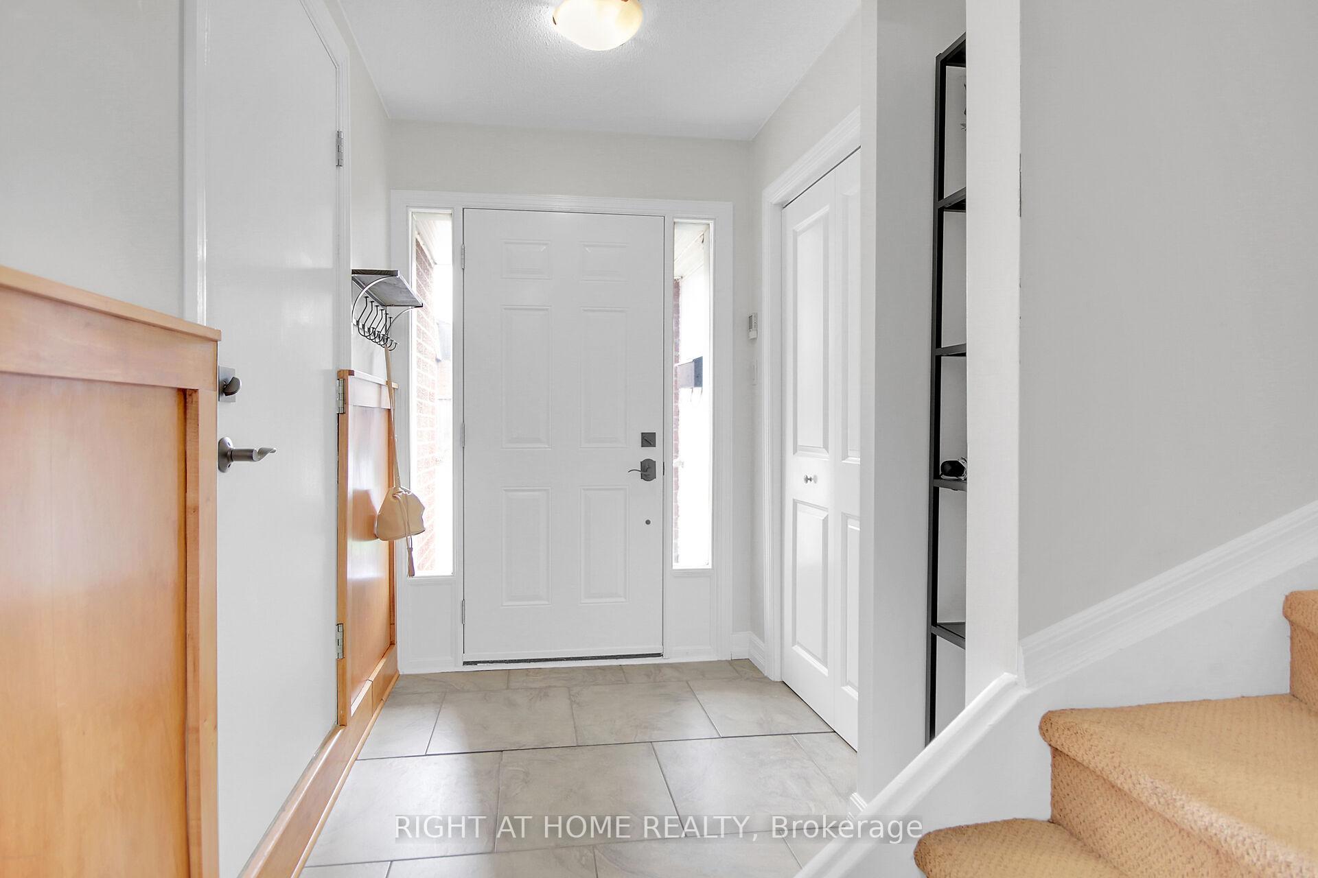 Photo 3 of 5 Moorside Private, Ottawa, Carleton Heights — HOMEH