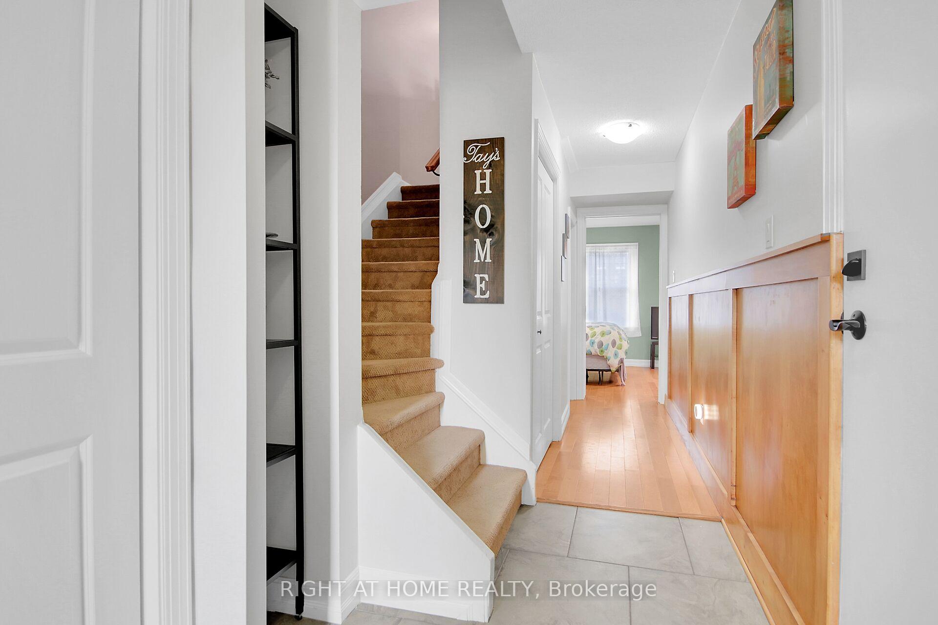 Photo 4 of 5 Moorside Private, Ottawa, Carleton Heights — HOMEH
