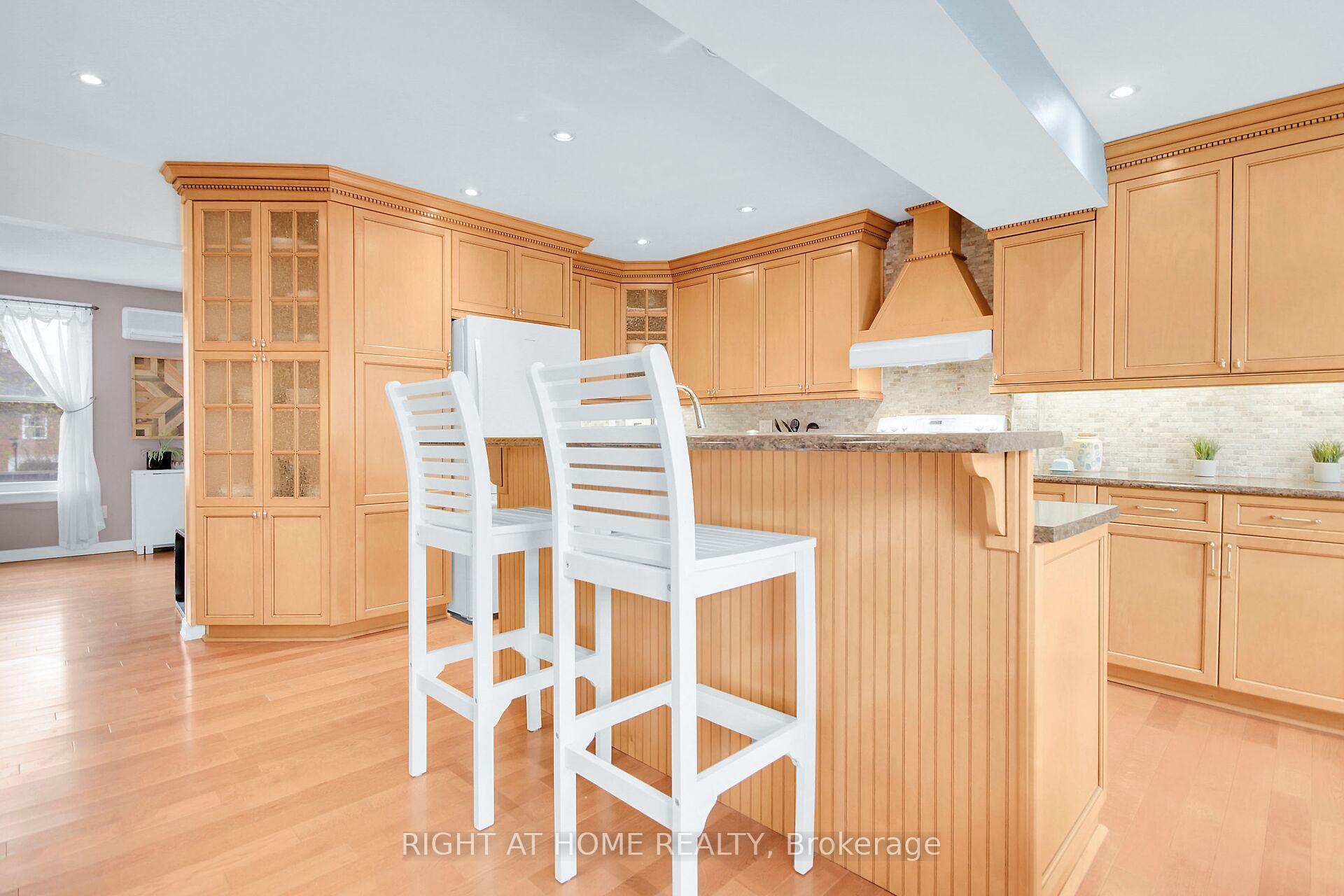 Photo 7 of 5 Moorside Private, Ottawa, Carleton Heights — HOMEH