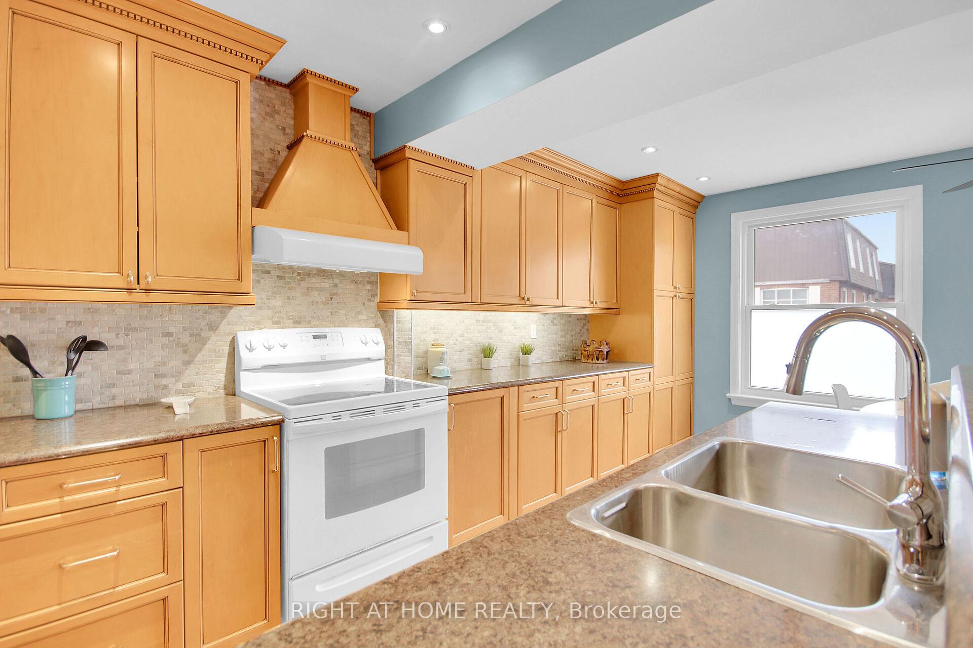 Photo 10 of 5 Moorside Private, Ottawa, Carleton Heights — HOMEH