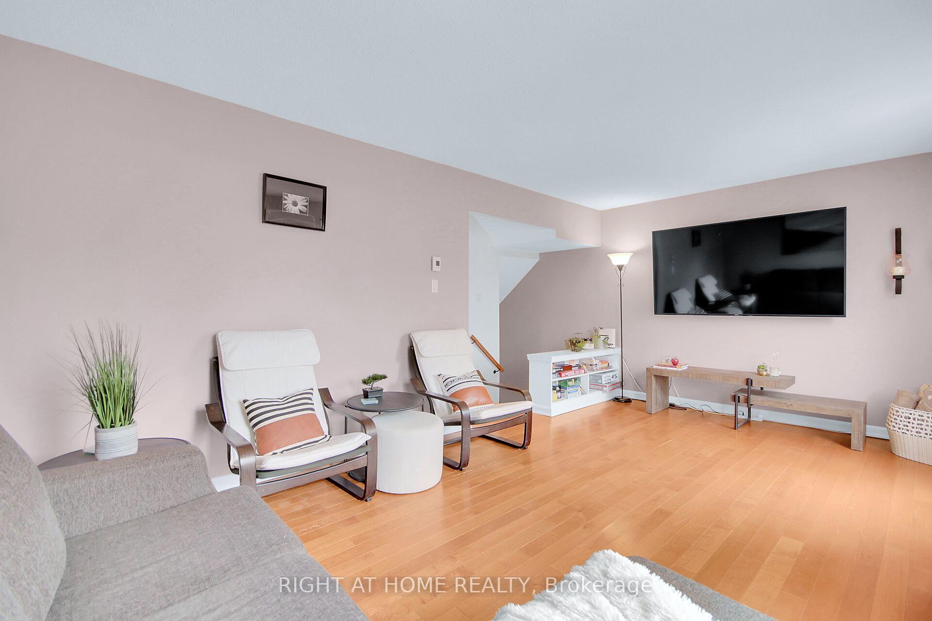 Photo 19 of 5 Moorside Private, Ottawa, Carleton Heights — HOMEH