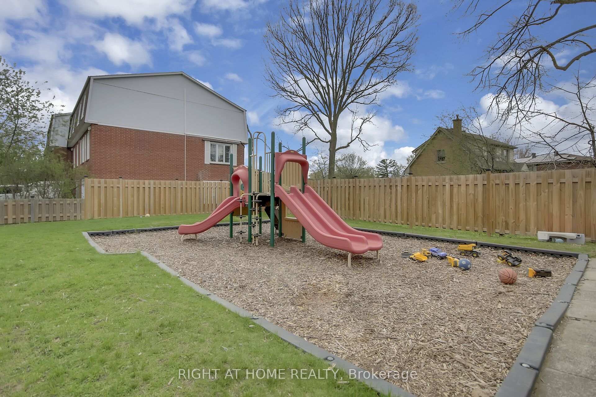 Photo 62 of 5 Moorside Private, Ottawa, Carleton Heights — HOMEH