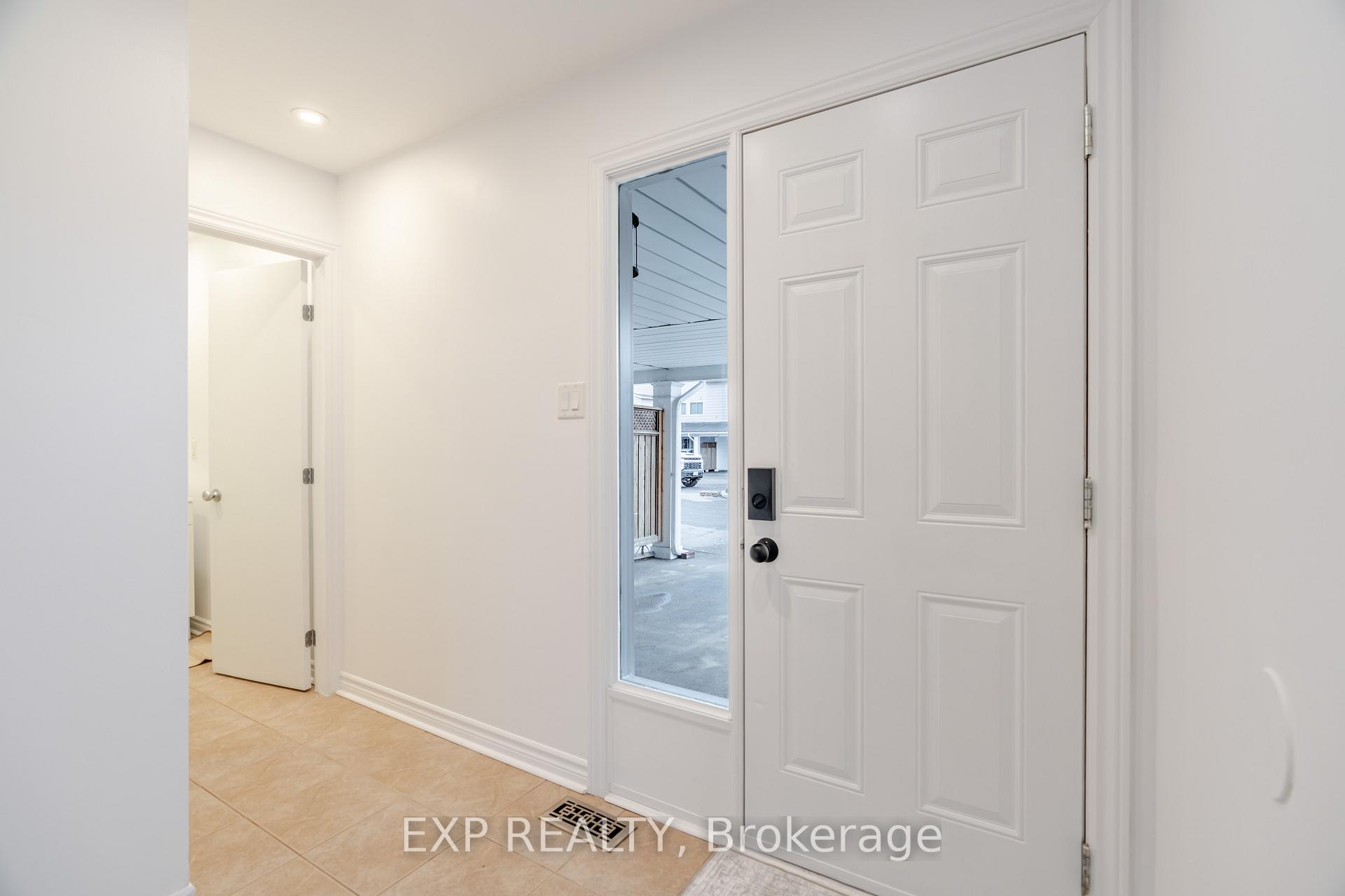 Photo 2 of 60 Alison Korn Private, Ottawa, Bells Corners — HOMEH