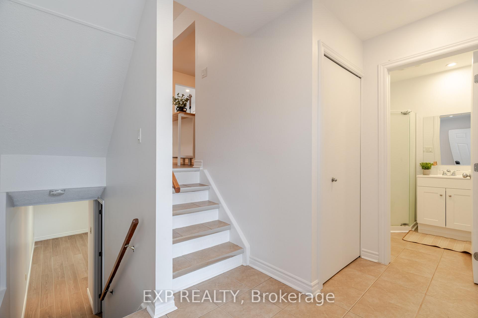 Photo 4 of 60 Alison Korn Private, Ottawa, Bells Corners — HOMEH