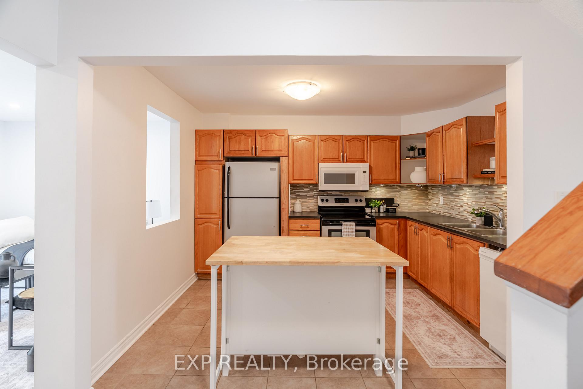 Photo 6 of 60 Alison Korn Private, Ottawa, Bells Corners — HOMEH