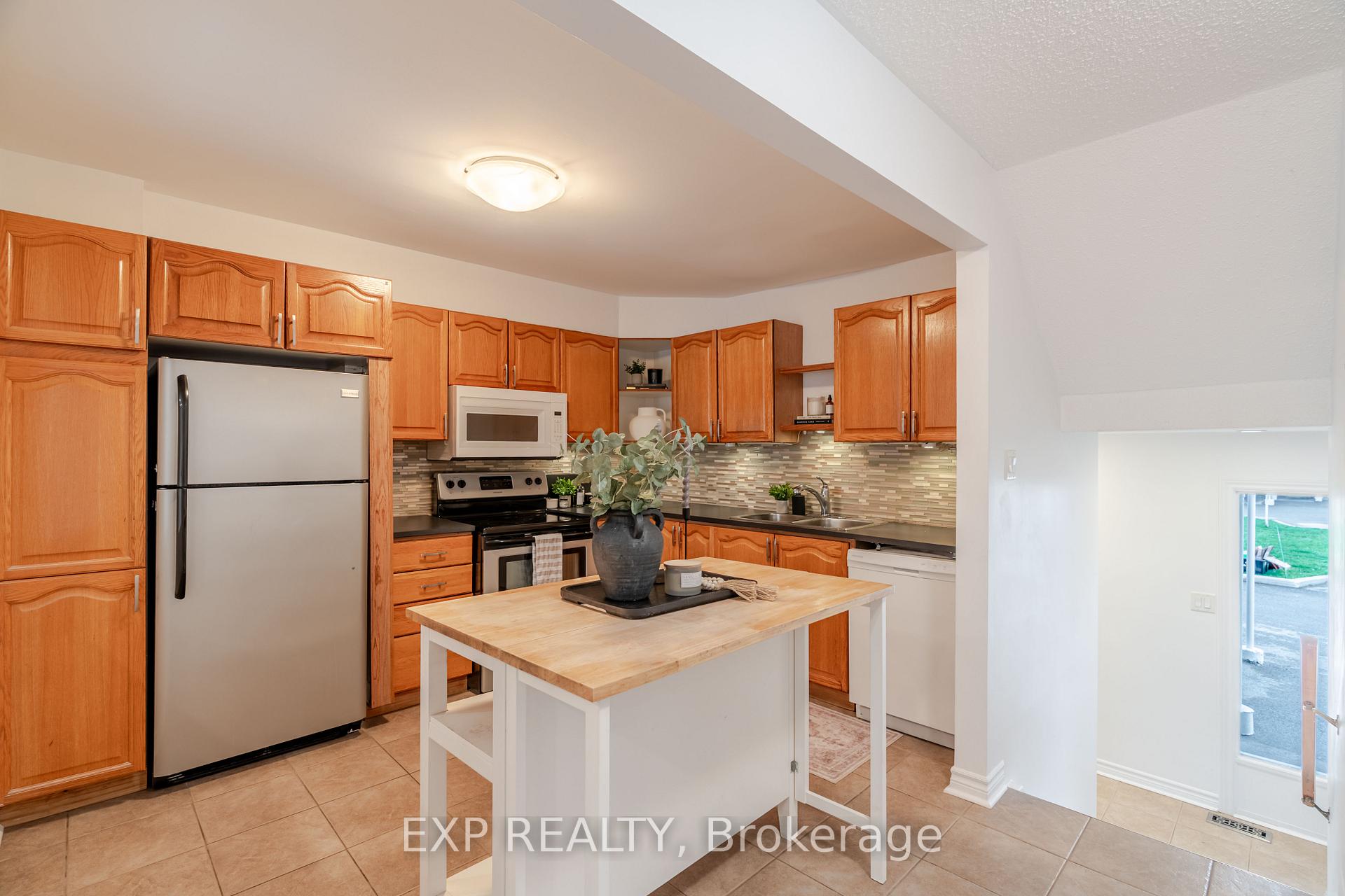 Photo 7 of 60 Alison Korn Private, Ottawa, Bells Corners — HOMEH
