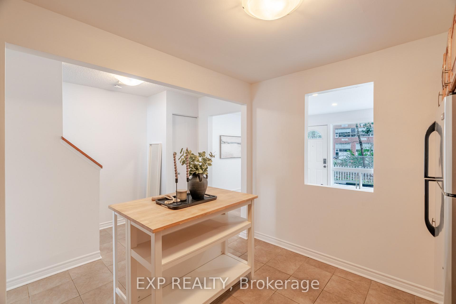 Photo 12 of 60 Alison Korn Private, Ottawa, Bells Corners — HOMEH