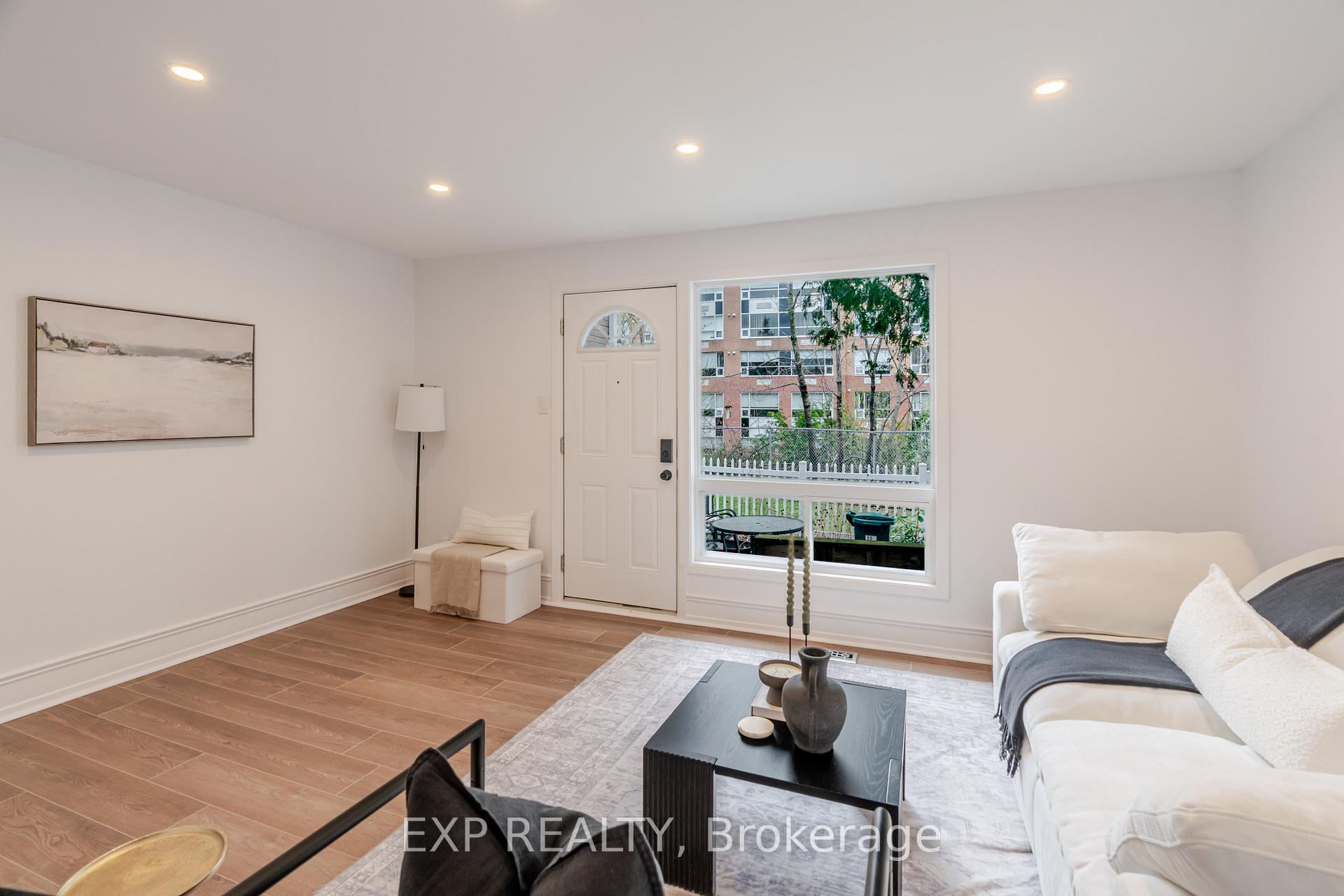 Photo 13 of 60 Alison Korn Private, Ottawa, Bells Corners — HOMEH