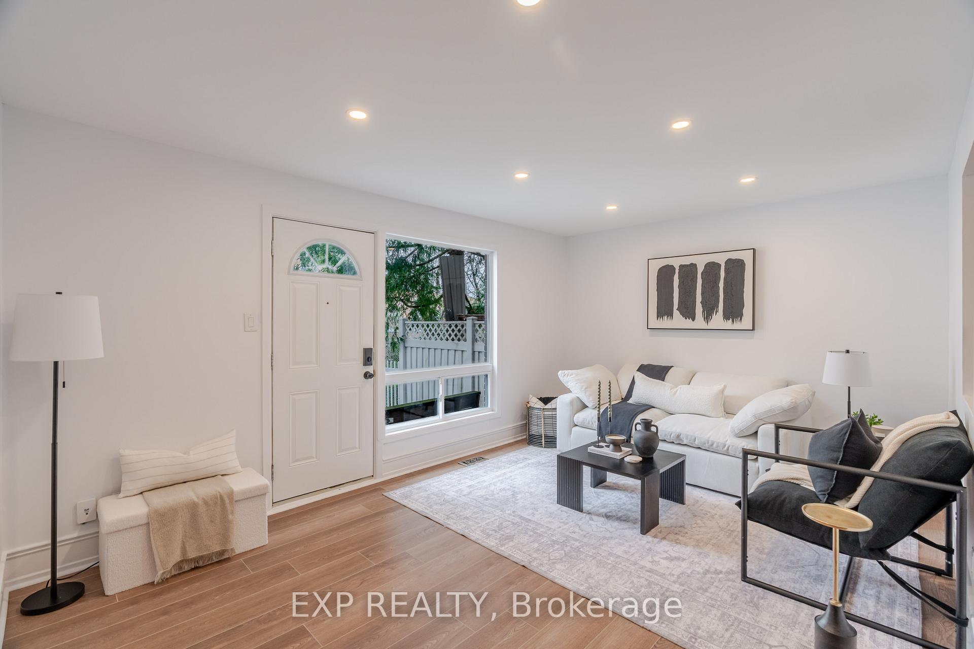 Photo 14 of 60 Alison Korn Private, Ottawa, Bells Corners — HOMEH